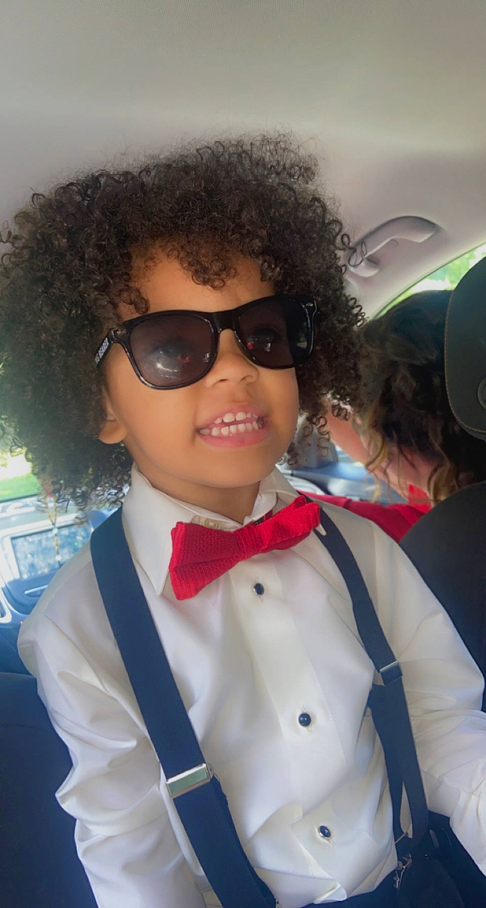 Justus is registered to the contest to win money with this photo: afro, black_hair, blazer, bow_tie, collar, cool, dress_shirt, eye_glass_accessory, eyewear, fashion_design, goggles, hairstyle, headgear, jheri_curl, lip, person, personal_protective_equipment, sleeve, sunglasses, vision_care