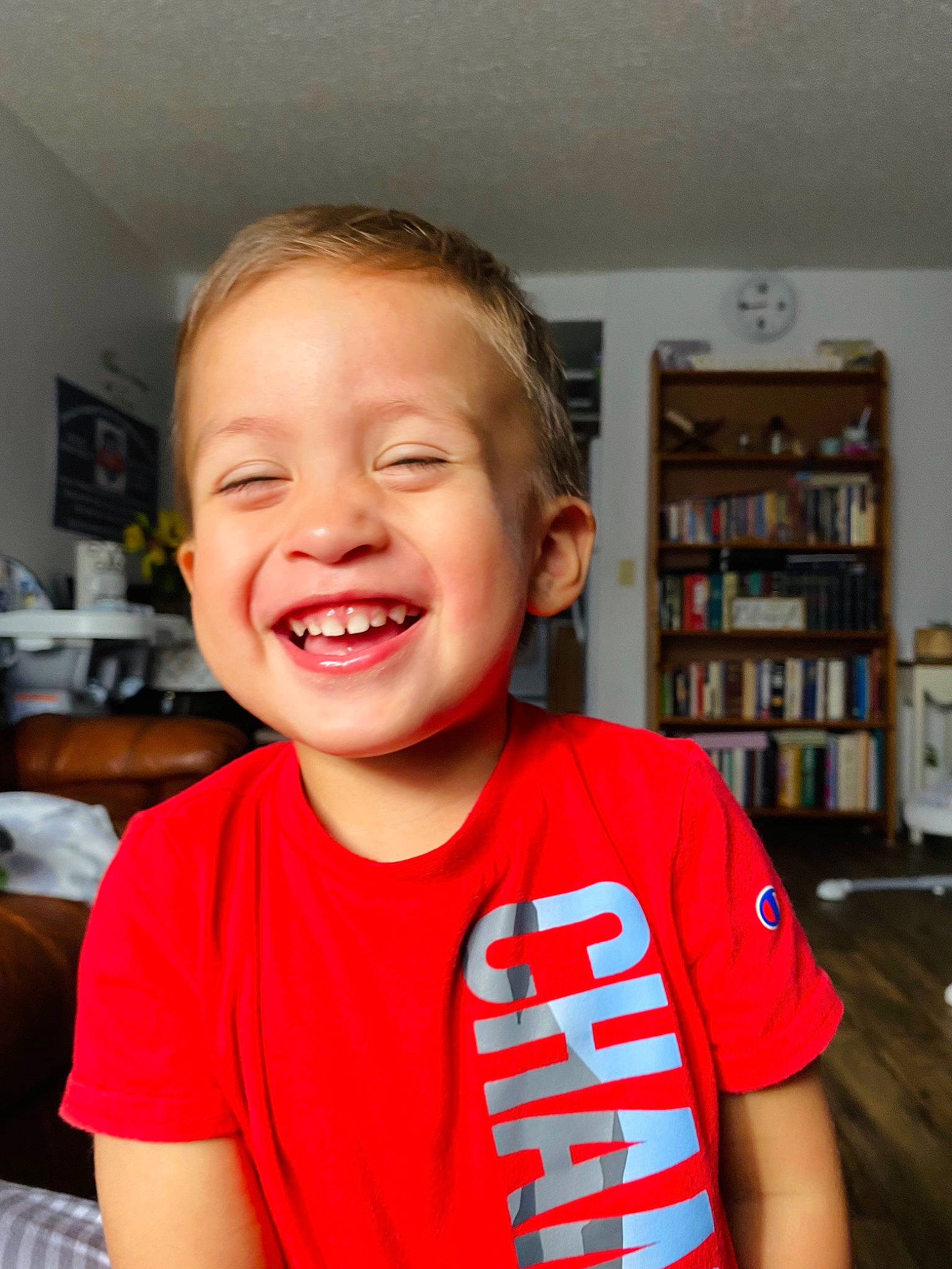 Mateo is registered to the contest to win money with this photo: cheek, eye, eyelash, finger, fun, gesture, happy, head, human_body, iris, joy, mouth, neck, nose, person, shelf, shoulder, sleeve, smile, t_shirt