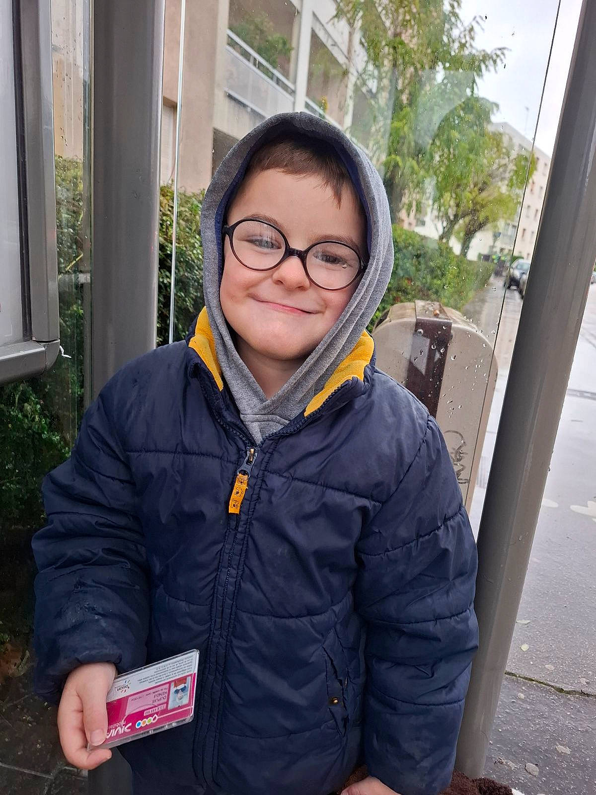 Kendji participe au concours pour gagner de l'argent avec cette photo : clothing, coat, document, drivinglicense, hoodie, idcards, jacket, knitwear, person, standing, student, sweater, sweatshirt, text