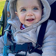 Thelyo a rejoint le concours — aidez-le/la à gagner de superbes lots ! baby, blanket, blue_eyes, buckle, child, cozy, cute, eyelashes, grass, harness, hood, jacket, outdoors, pacifier, portrait, sitting, smile, stroller, toy, winter_clothing