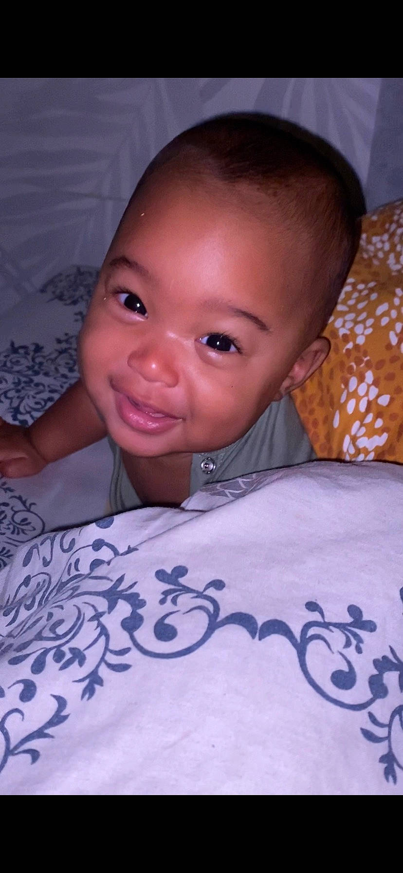 Hawa a rejoint le concours — aidez-le/la à gagner de superbes lots ! azure, cheek, chin, eyebrow, facial_expression, forehead, hairstyle, happy, human, joy, lip, mouth, muscle, neck, nose, organ, person, product, purple, skin