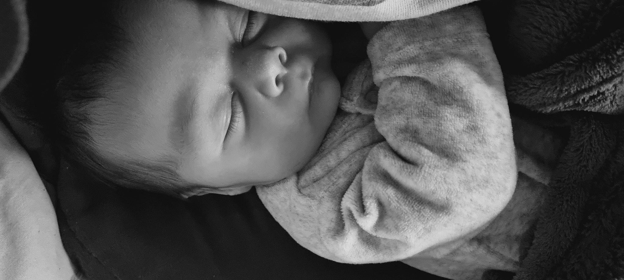 Odin a rejoint le concours — aidez-le/la à gagner de superbes lots ! baby, cheek, chin, comfort, elbow, eyebrow, eyelash, finger, flash_photography, gesture, happy, hat, human_body, iris, lip, mouth, neck, nose, sun_hat, toddler