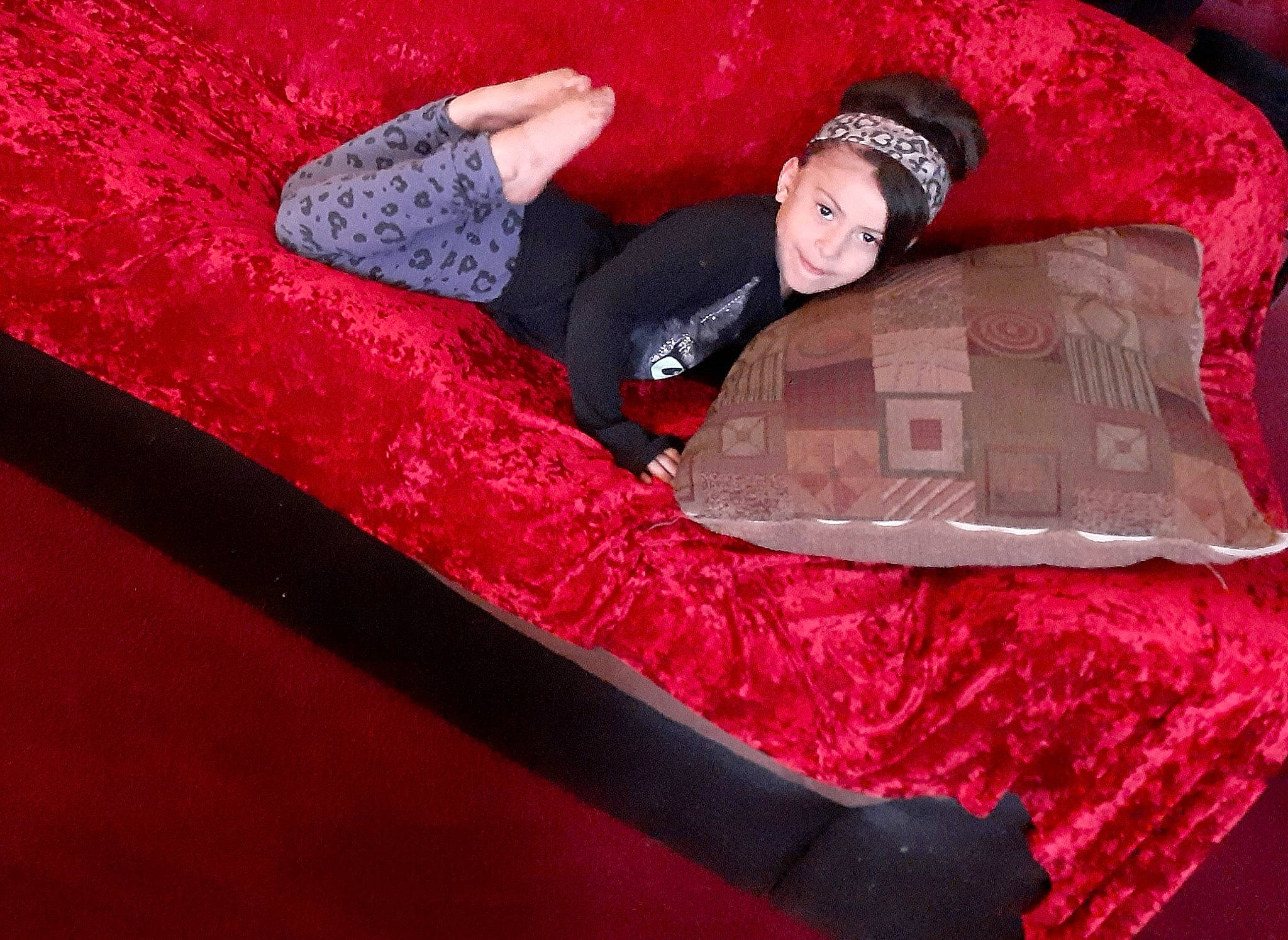 Nevaeh is registered to the contest to win money with this photo: flesh, leg, person, red