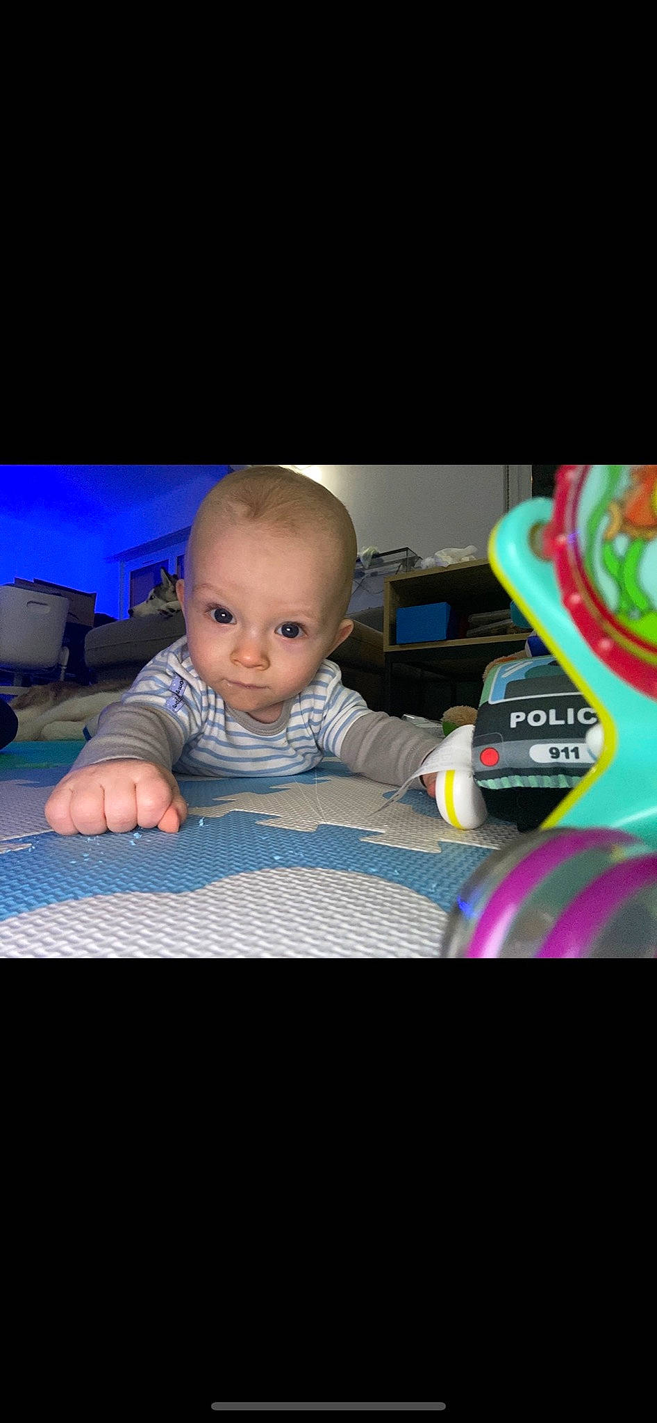 Benjamin a rejoint le concours — aidez-le/la à gagner de superbes lots ! audio_equipment, automotive_design, automotive_lighting, baby, baby_toddler_clothing, car_seat, comfort, electronic_device, finger, flash_photography, fun, gadget, iris, mouth, multimedia, person, product, steering_wheel, t_shirt, toddler