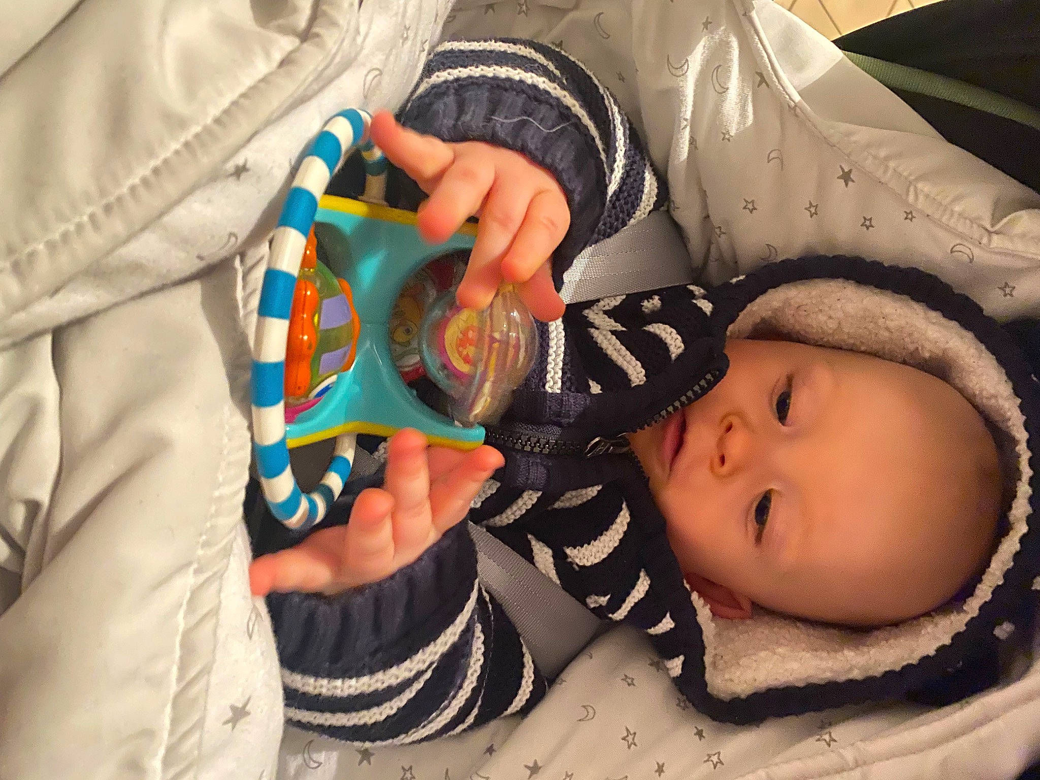 Benjamin participe au concours pour gagner de l'argent avec cette photo : baby, baby_toddler_clothing, cheek, child, clothing, dress_shirt, eyelash, fashion_accessory, finger, gesture, hand, happy, nail, pattern, person, product, skin, sleeve, thumb, toddler