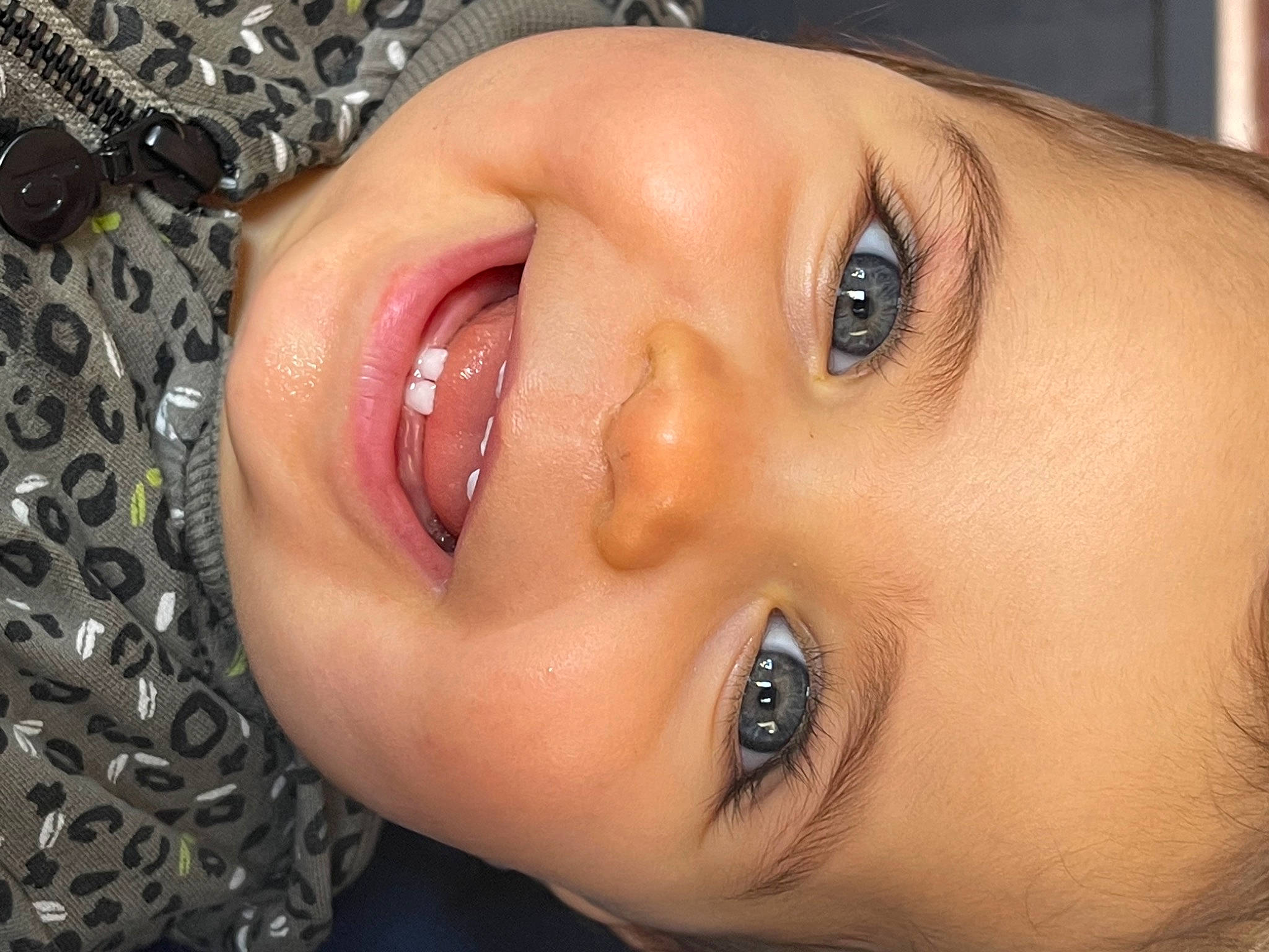 Mia participe au concours pour gagner de l'argent avec cette photo : cheek, chin, ear, eye, eyebrow, eyelash, face, facial_expression, forehead, hairstyle, iris, jaw, joy, lip, mouth, muscle, neck, nose, organ, person