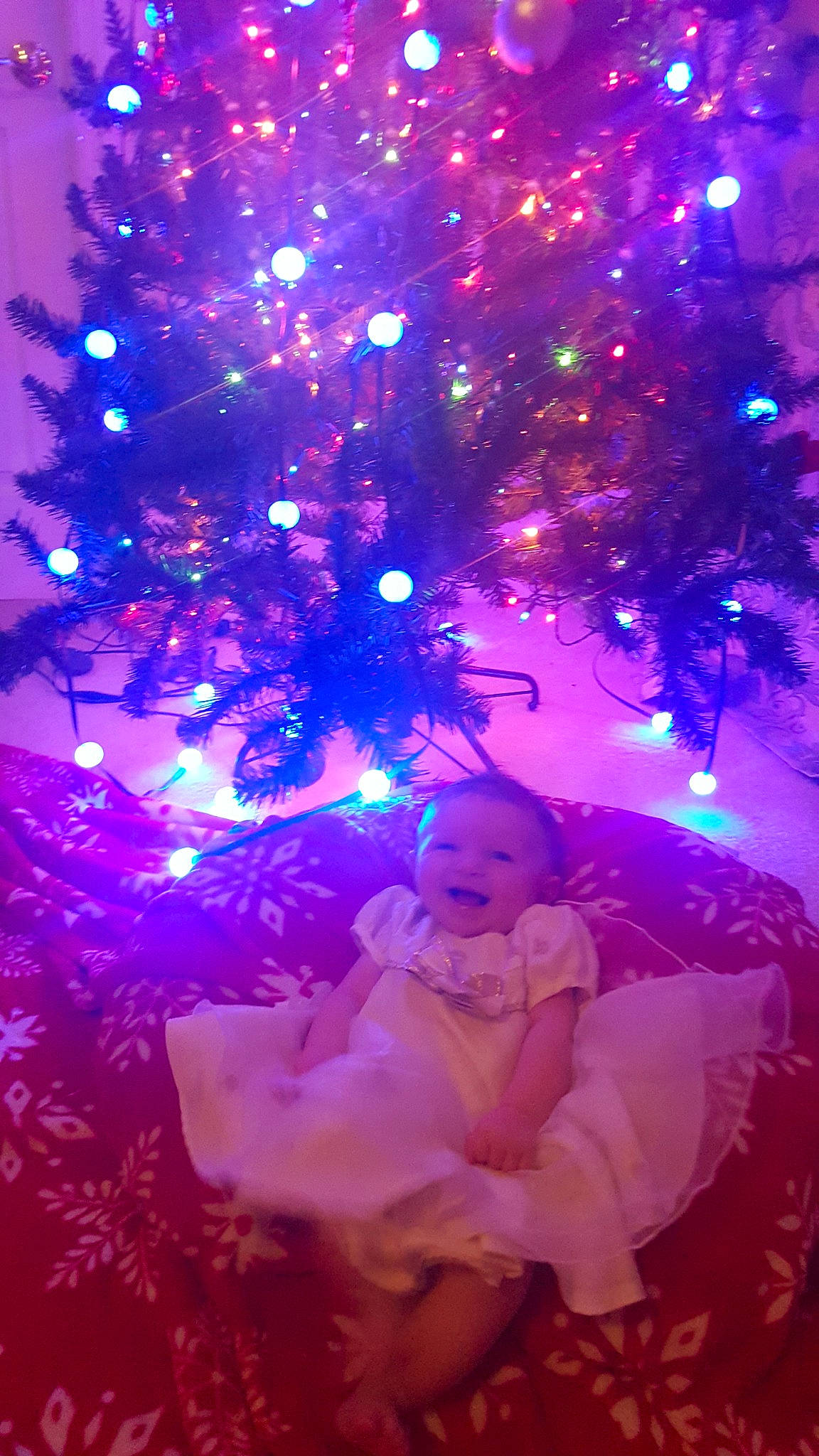 Elowen joined the competition — help win amazing prizes! christmas, christmas_decoration, christmas_lights, christmas_tree, computer_wallpaper, decor, entertainment, event, light, lighting, magenta, person, petal, pink, purple, sky, space, violet