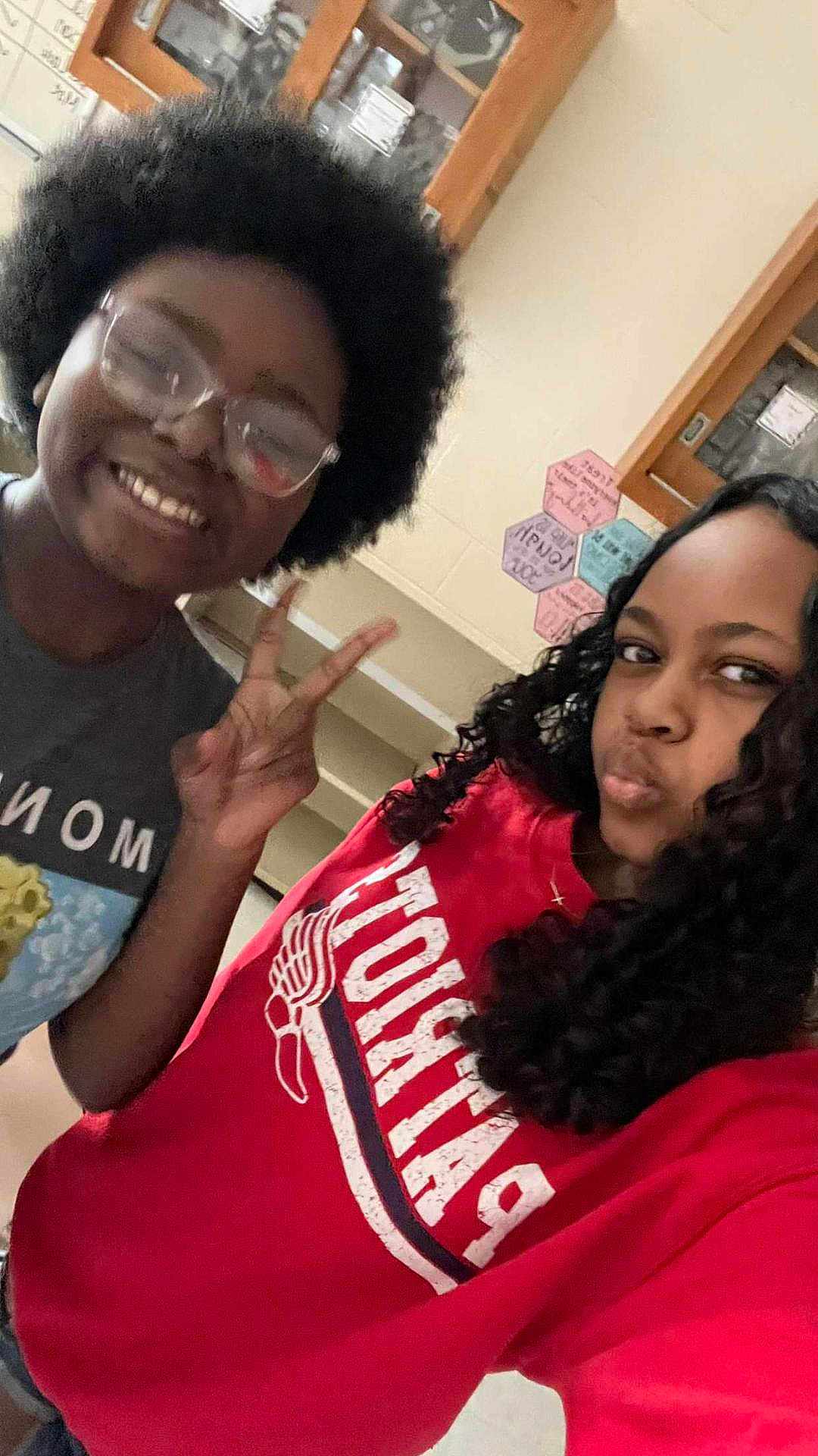 Quintasia joined the competition — help win amazing prizes! accessories, adult, clothing, curlyhair, face, female, glasses, hair, happy, head, jewelry, necklace, person, photobombing, photography, portrait, selfie, smile, t_shirt, woman