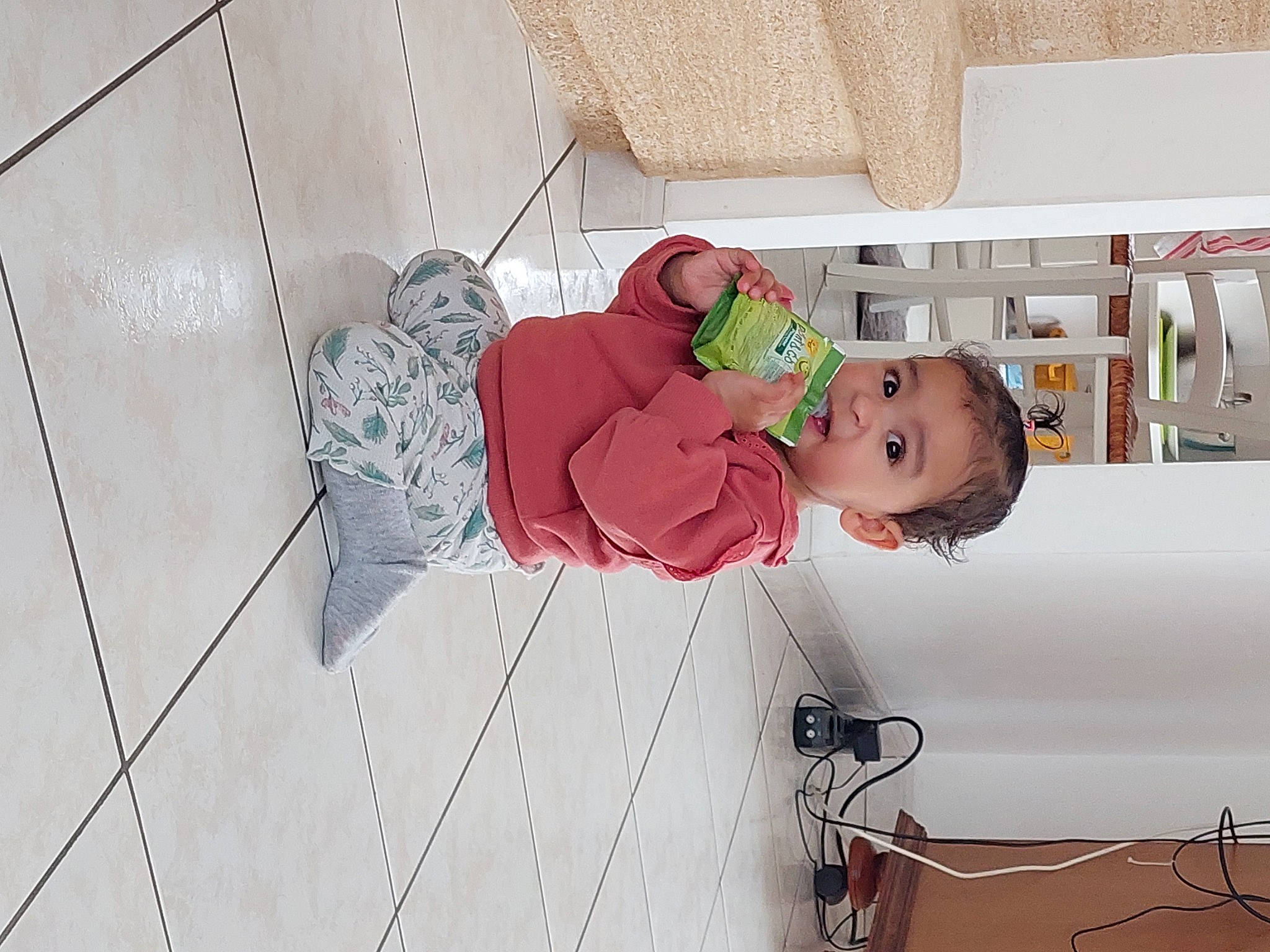 April participe au concours pour gagner de l'argent avec cette photo : baby, baby_products, baby_toddler_clothing, baby_toys, ceiling, child, comfort, flooring, fun, happy, magenta, pattern, person, room, toddler, wire, wood