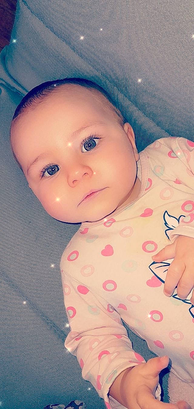 Malya participe au concours pour gagner de l'argent avec cette photo : baby, baby_toddler_clothing, cheek, child, chin, doll, eye, eyelash, facial_expression, head, iris, lip, mammal, mouth, nose, person, pink, skin, sleeve, textile