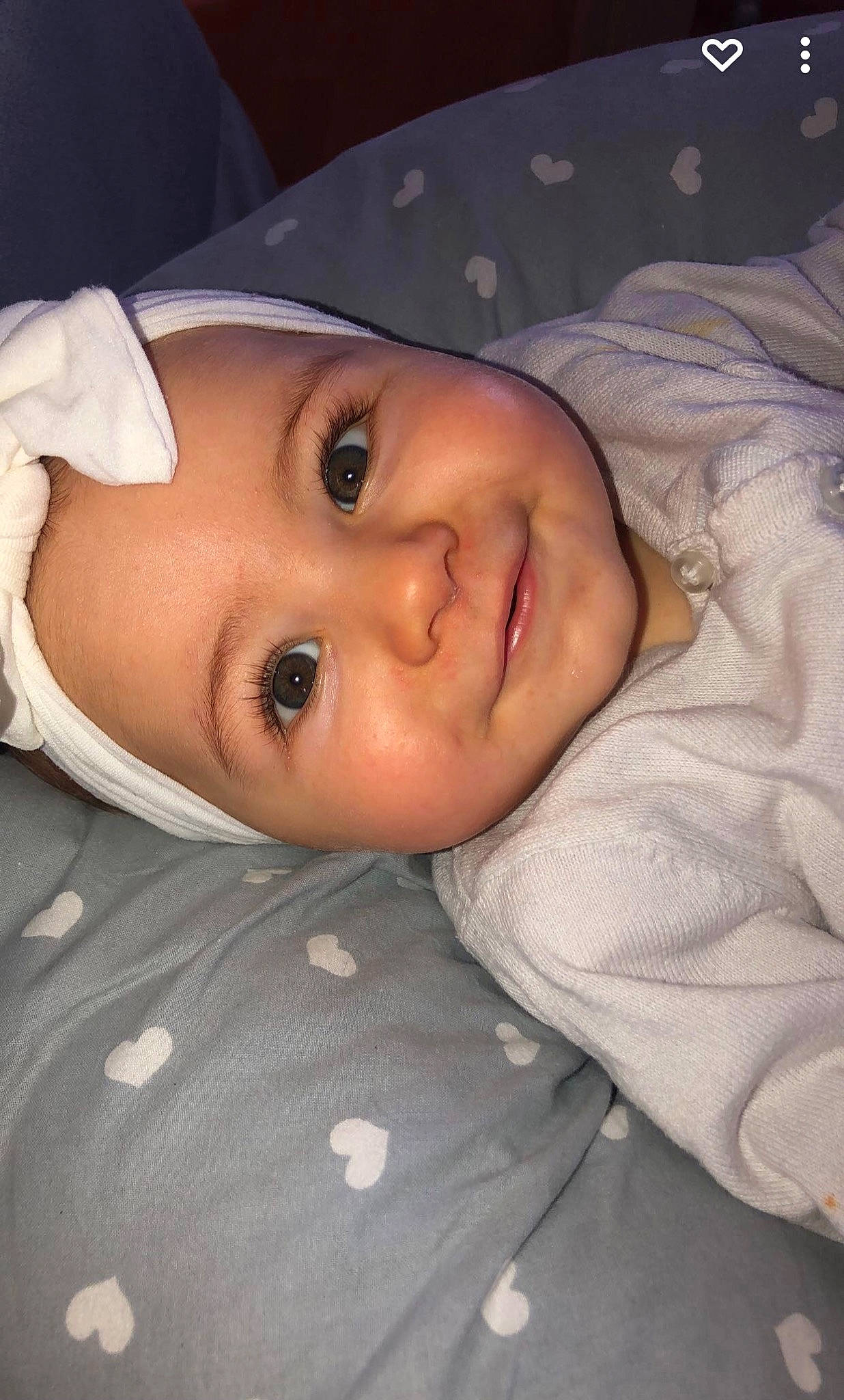 Malya participe au concours pour gagner de l'argent avec cette photo : baby, cheek, child, chin, eye, eyebrow, eyelash, face, forehead, head, headgear, headwear, iris, joy, lip, mouth, nose, person, skin, sleeve