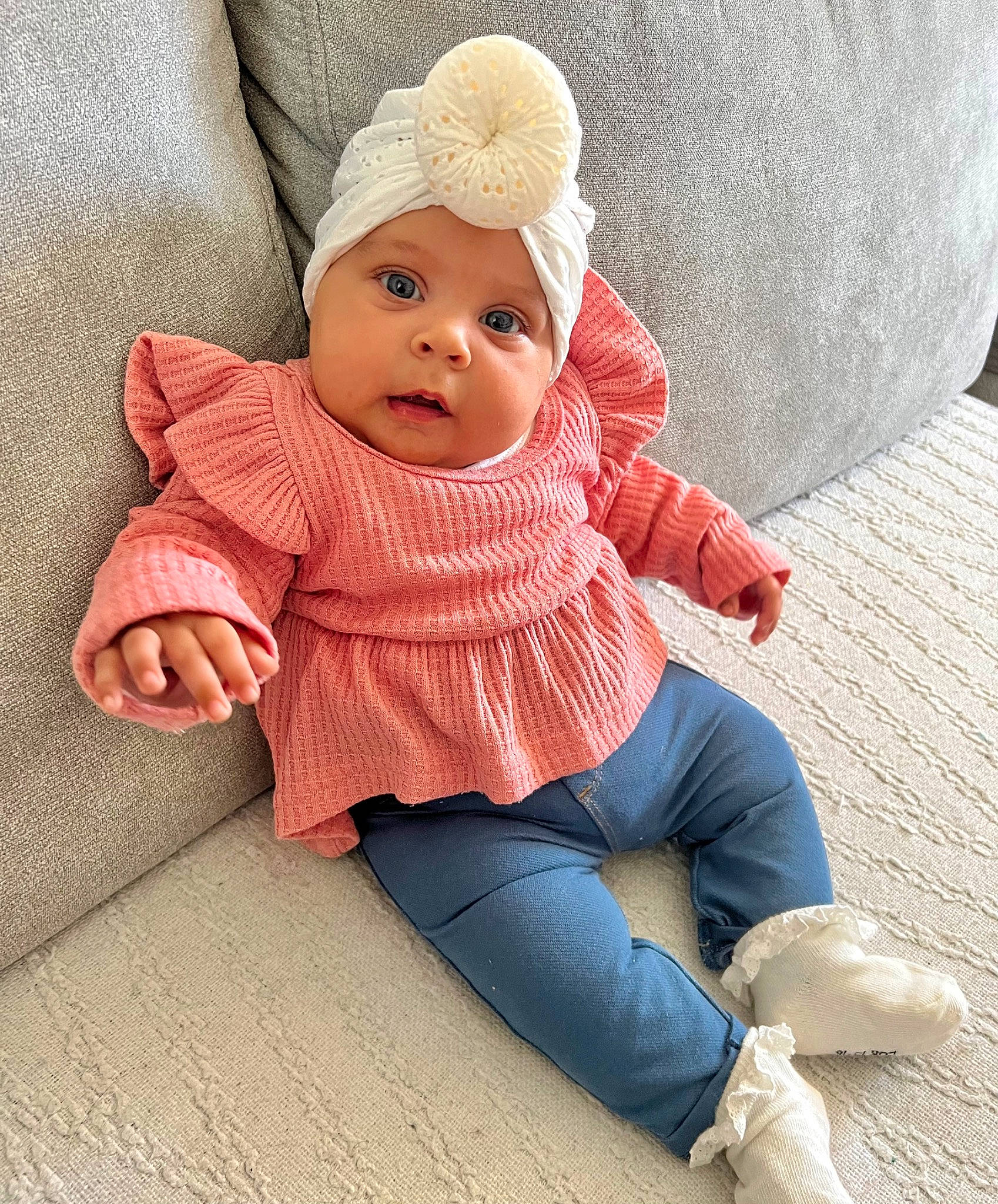 Saïna participe au concours pour gagner de l'argent avec cette photo : baby, baby_toddler_clothing, cap, comfort, doll, eye, flooring, foot, head, headgear, headwear, human_leg, knit_cap, pattern, person, sitting, sleeve, sock, textile, toddler