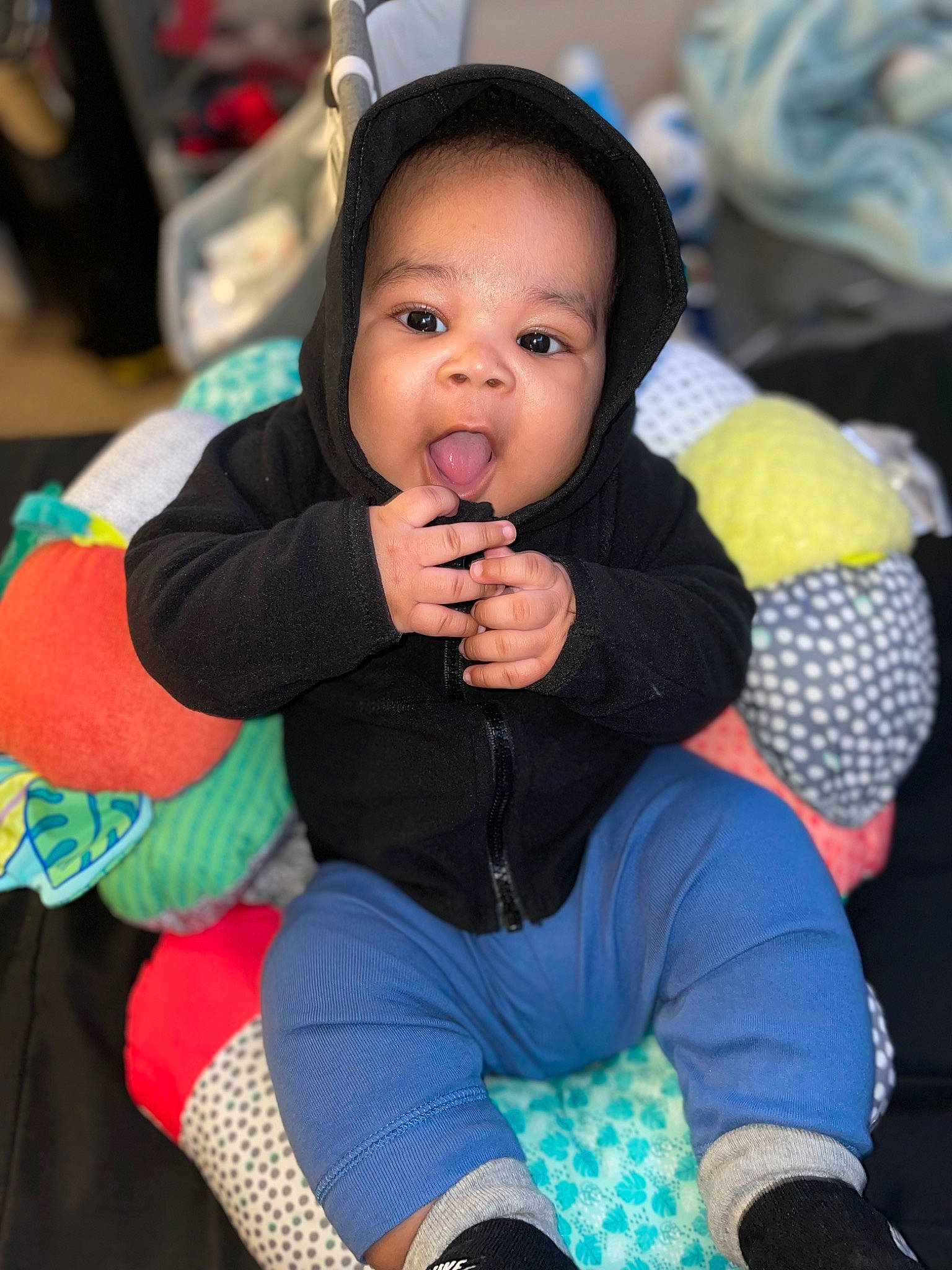 Mathias is registered to the contest to win money with this photo: baby, cheek, child, event, eye, fun, hairstyle, happy, head, human_leg, leisure, pattern, person, play, recreation, sitting, skin, sock, thigh, toddler