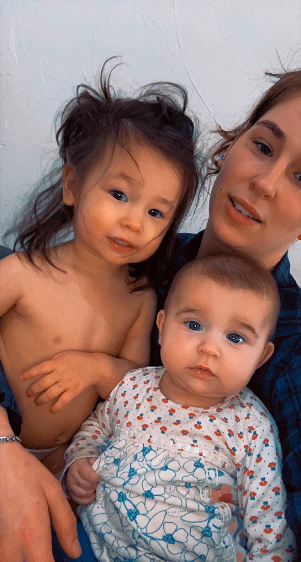 Inaya a rejoint le concours — aidez-le/la à gagner de superbes lots ! baby, cheek, chin, eye, eyebrow, face, facial_expression, gesture, hair, hairstyle, happy, head, human, iris, lip, nose, organ, person, photograph, skin