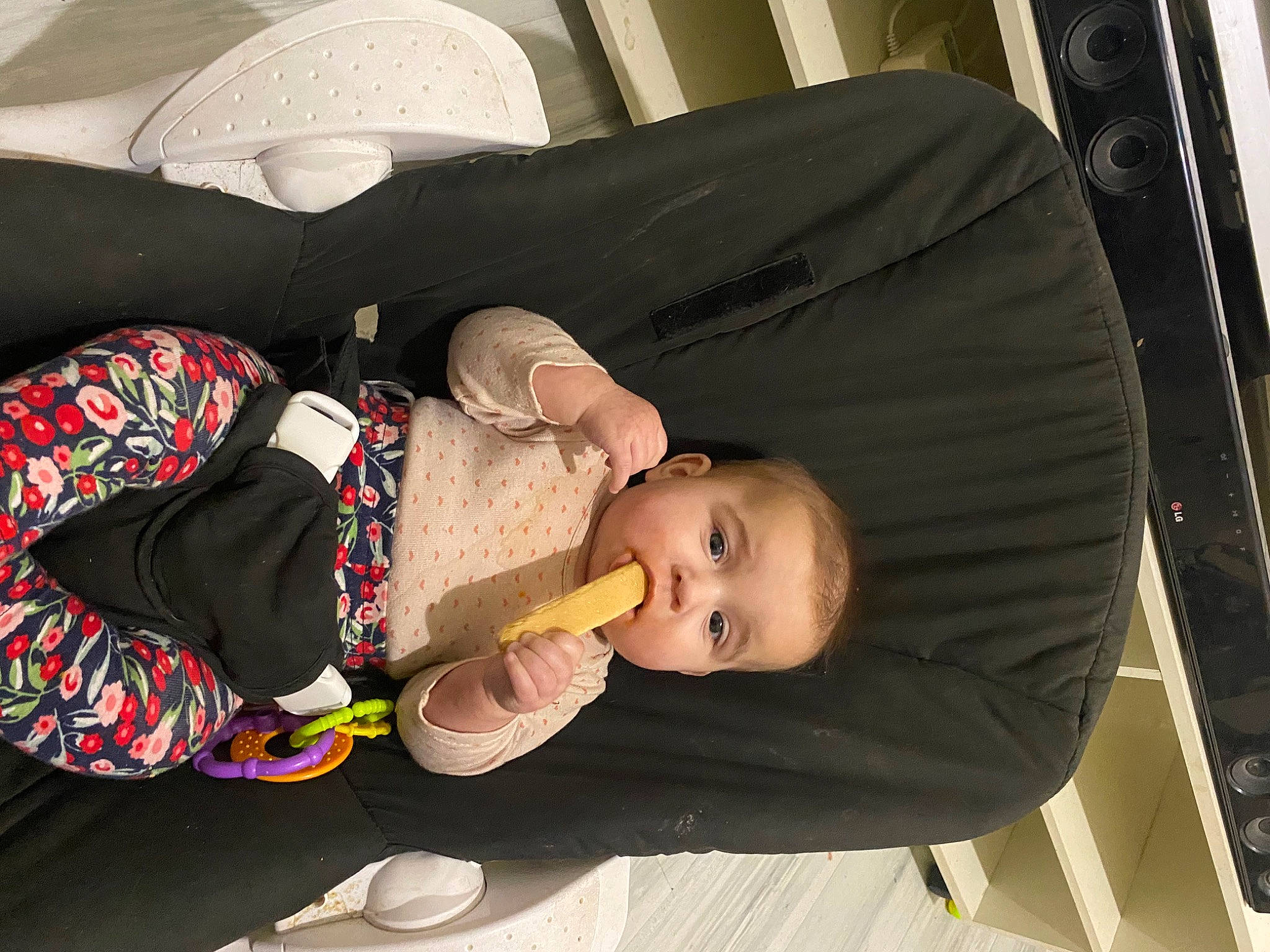 Inaya a rejoint le concours — aidez-le/la à gagner de superbes lots ! auto_part, baby, baby_carriage, baby_in_car_seat, baby_products, baby_toddler_clothing, car_seat, car_seat_cover, child, comfort, family_car, lap, luxury_vehicle, nap, person, product, sitting, sleep, toddler