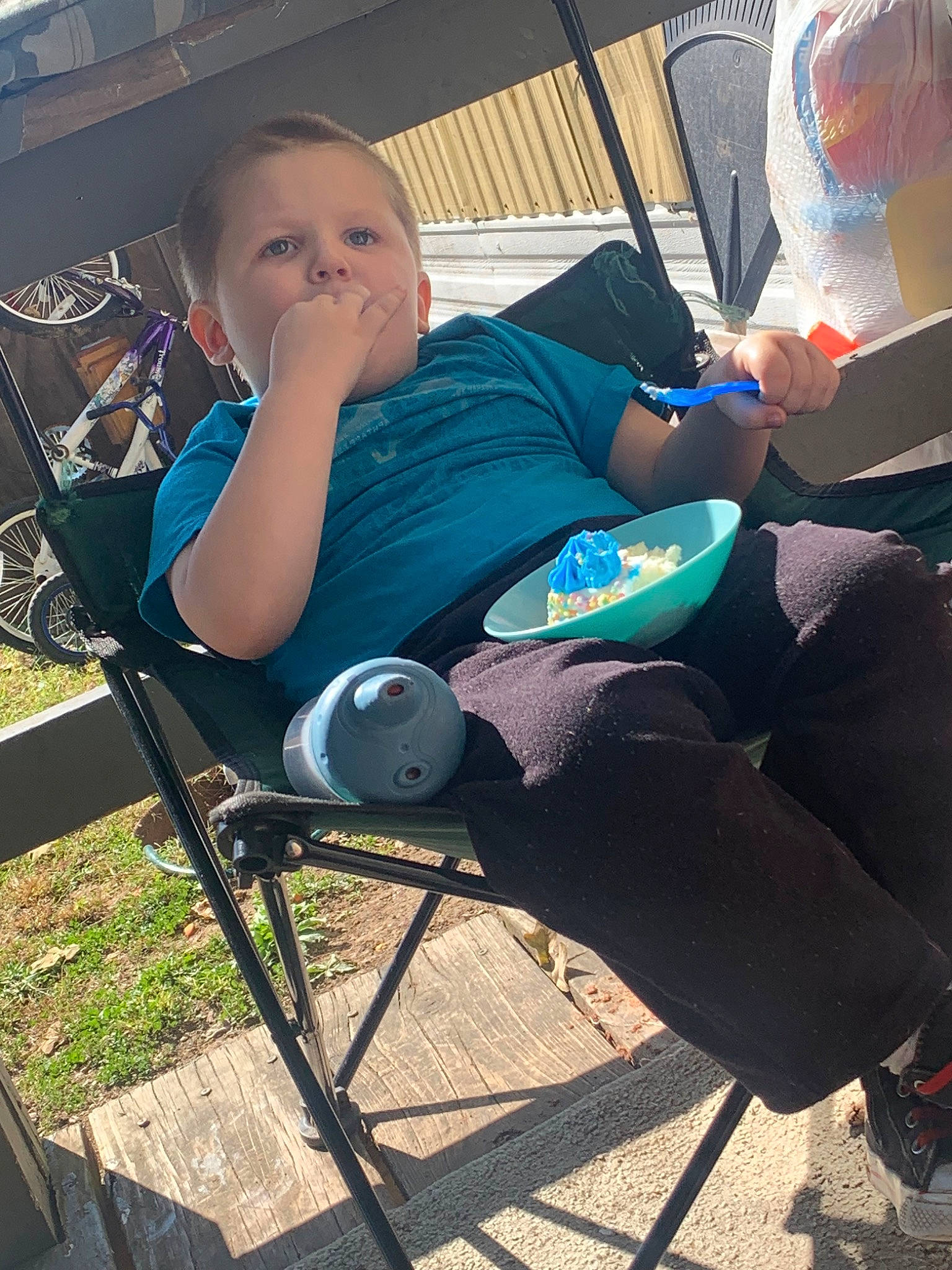 Camren is registered to the contest to win money with this photo: child, leg, leisure, person, vacation