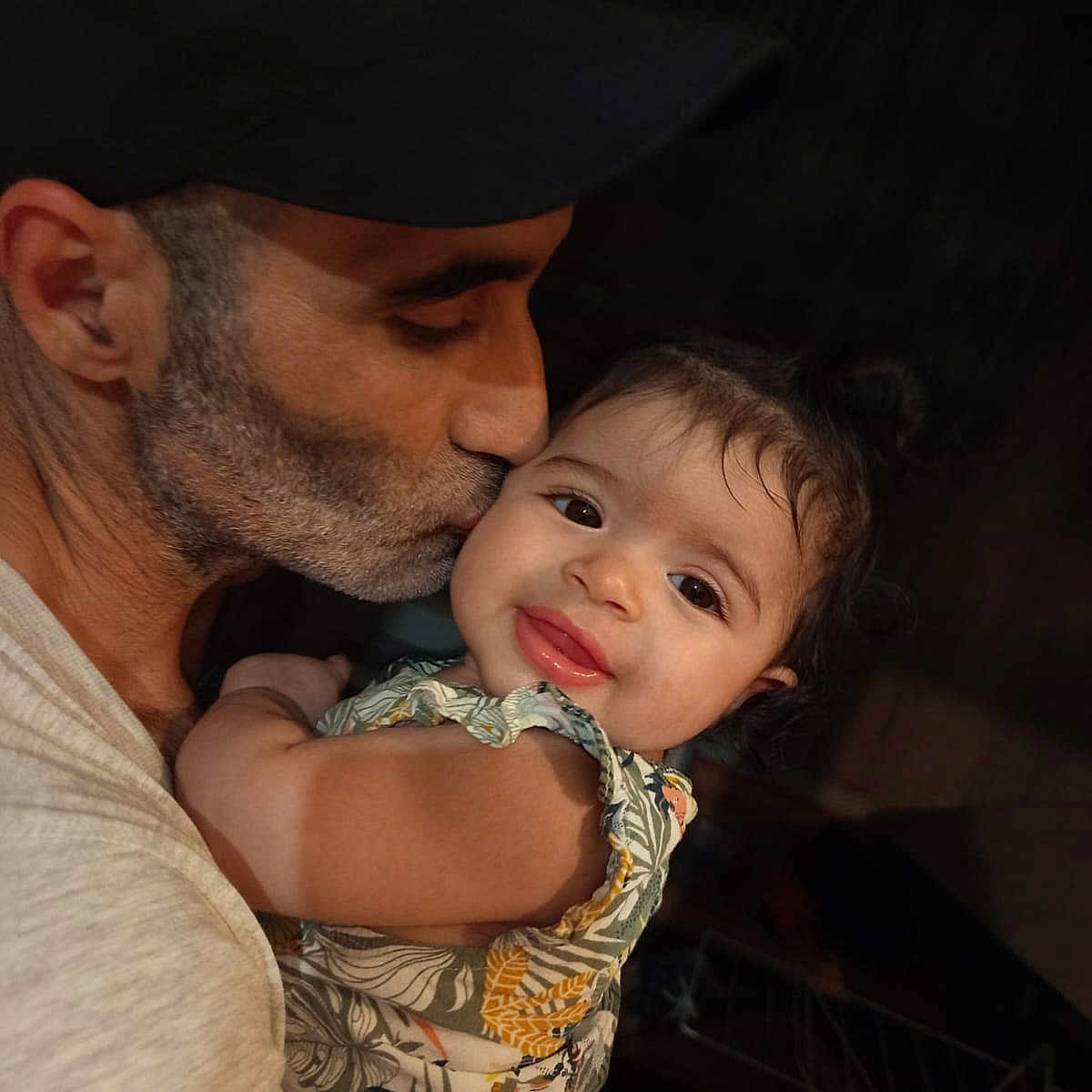 Achour Rabha participe au concours pour gagner de l'argent avec cette photo : affection, baby, cap, child, close_up, clothing, face, family, happy, indoor, intimacy, kiss, love, man, parent_and_child, patterned_outfit, portrait, skin, smile, warm_lighting