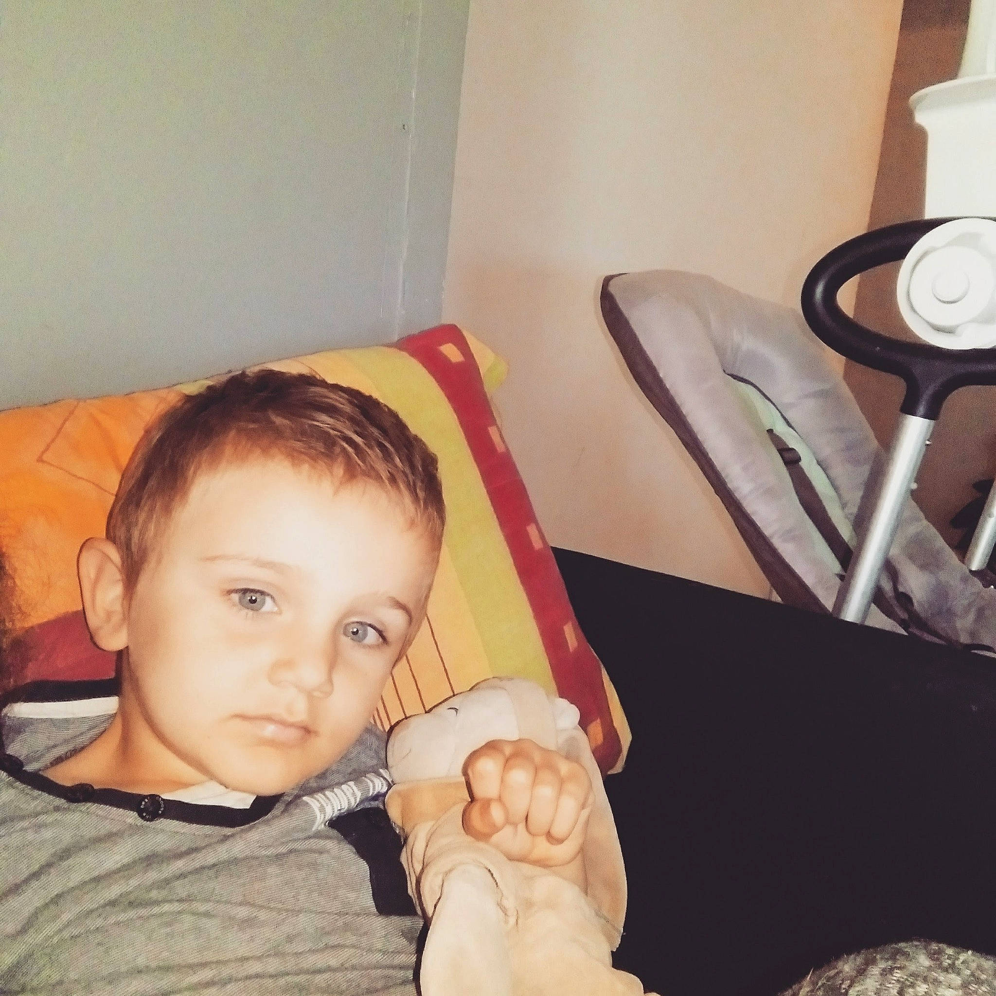 Timeo participe au concours pour gagner de l'argent avec cette photo : arm, cheek, child, chin, ear, eye, face, finger, forehead, hairstyle, head, infant, mouth, neck, nose, person, product, skin, toddler