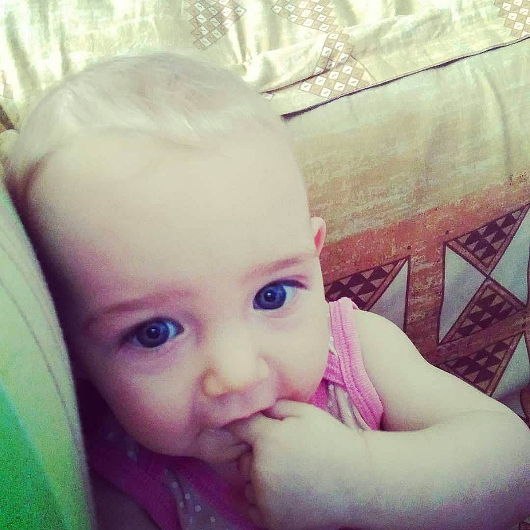 Tiliana participe au concours pour gagner de l'argent avec cette photo : beauty, cheek, child, chin, ear, emotion, eye, eyebrow, face, forehead, girl, head, human_hair_color, infant, lip, nose, person, purple, skin, toddler