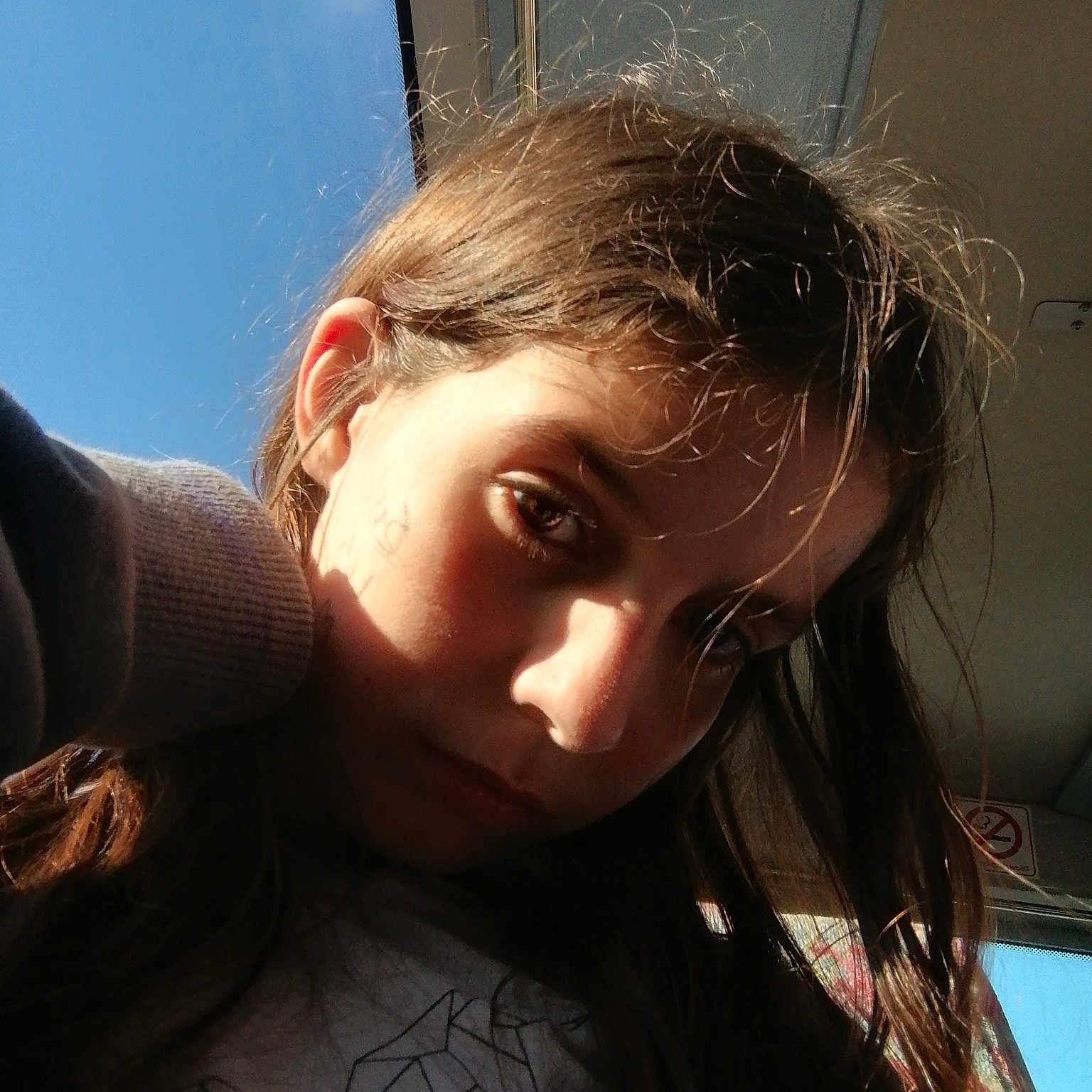 Yaëlle a rejoint le concours — aidez-le/la à gagner de superbes lots ! beauty, black_hair, blond, brown_hair, cheek, chin, eye, eyebrow, face, forehead, hair, hairstyle, head, lip, long_hair, mouth, nose, photography, skin, sunlight