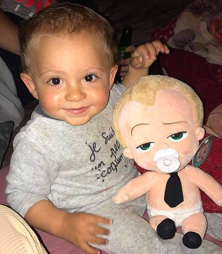 Owenn participe au concours pour gagner de l'argent avec cette photo : arm, cheek, chin, eye, facial_expression, forehead, hairstyle, happy, head, human, iris, joy, lip, mammal, mouth, nose, organ, person, product, skin