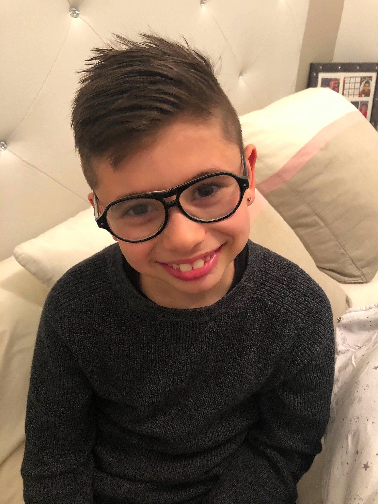 Evan a rejoint le concours — aidez-le/la à gagner de superbes lots ! black_hair, chin, cool, eyebrow, eyewear, face, forehead, glasses, hair, hairstyle, jaw, joy, lip, person, selfie, smile, sunglasses, vision_care