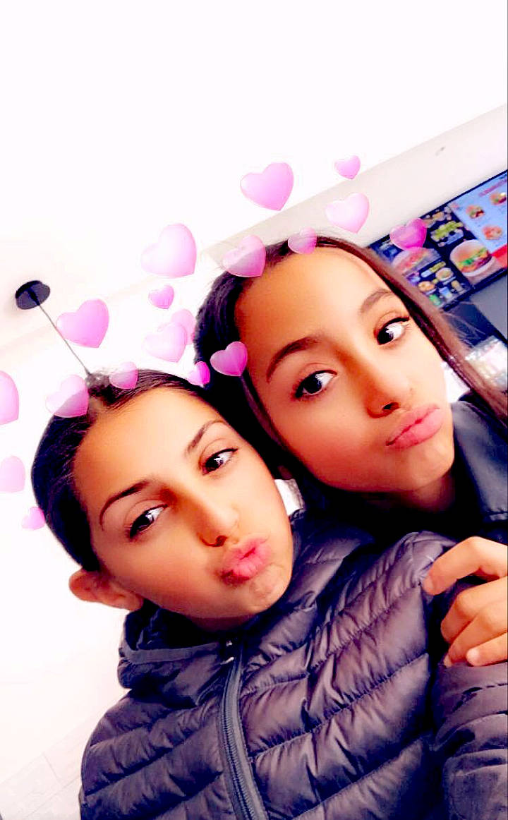 Feryel a rejoint le concours — aidez-le/la à gagner de superbes lots ! black_hair, cheek, child, daughter, happy, person, photography, selfie