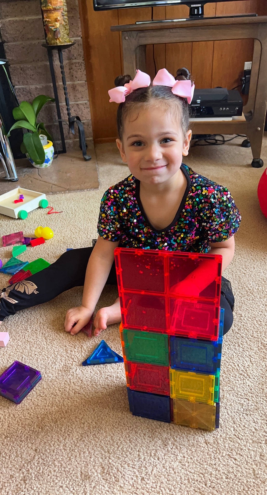 Demi is registered to the contest to win money with this photo: baby, baby_toddler_clothing, child, event, eyewear, flooring, fun, happy, holiday, joy, leisure, pattern, person, plaid, play, smile, sunglasses, tartan, toddler, toy