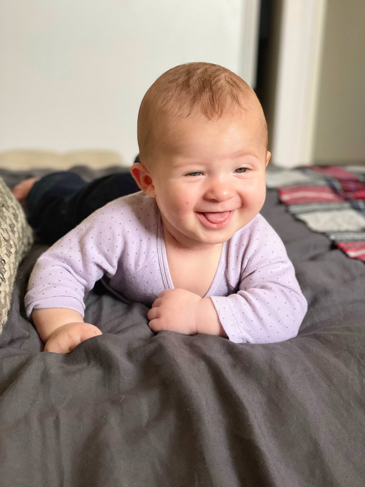 Louis participe au concours pour gagner de l'argent avec cette photo : baby, baby_toddler_clothing, cheek, child, chin, comfort, eye, flash_photography, flooring, fun, happy, head, iris, joy, linens, person, sitting, skin, sleeve, smile
