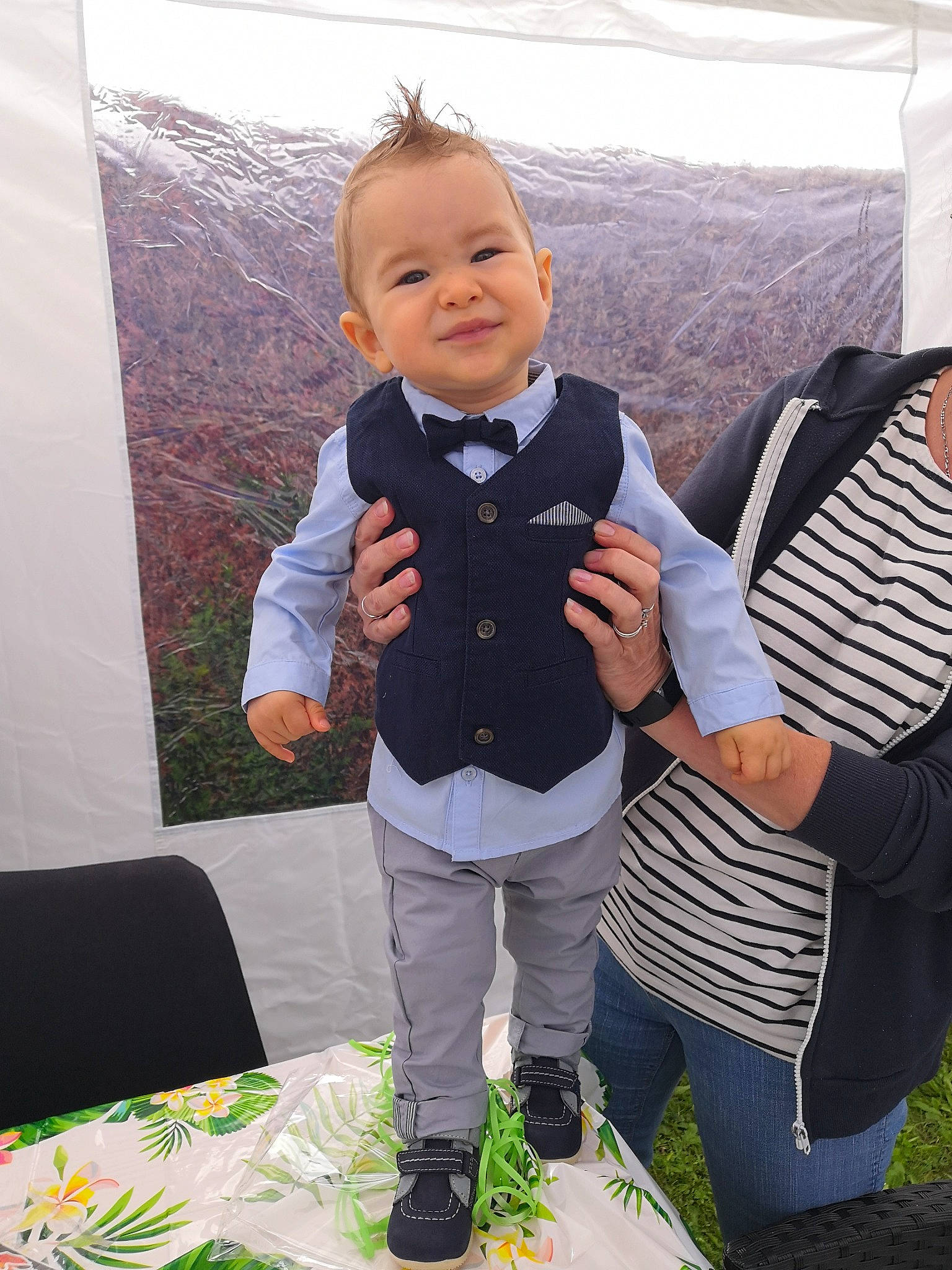 Mattéo a rejoint le concours — aidez-le/la à gagner de superbes lots ! baby, baby_toddler_clothing, bag, chair, child, event, formal_wear, fun, grass, green, happy, jacket, joy, leg, luggage_and_bags, outerwear, pattern, person, sleeve, smile