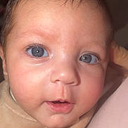 Celia a rejoint le concours — aidez-le/la à gagner de superbes lots ! baby, blue_eyes, child, close_up, clothing, cozy, curious, cute, expression, face, hair, human, indoor, infant, person, portrait, skin, soft_light, warm, young