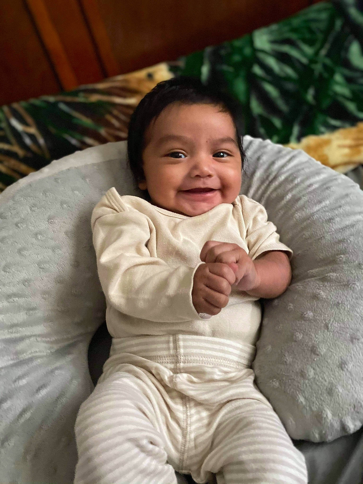 Emanuel is registered to the contest to win money with this photo: cheek, chin, comfort, eye, face, facial_expression, flash_photography, hair, hand, happy, head, human_body, iris, joy, mammal, nose, outerwear, person, skin, sleeve