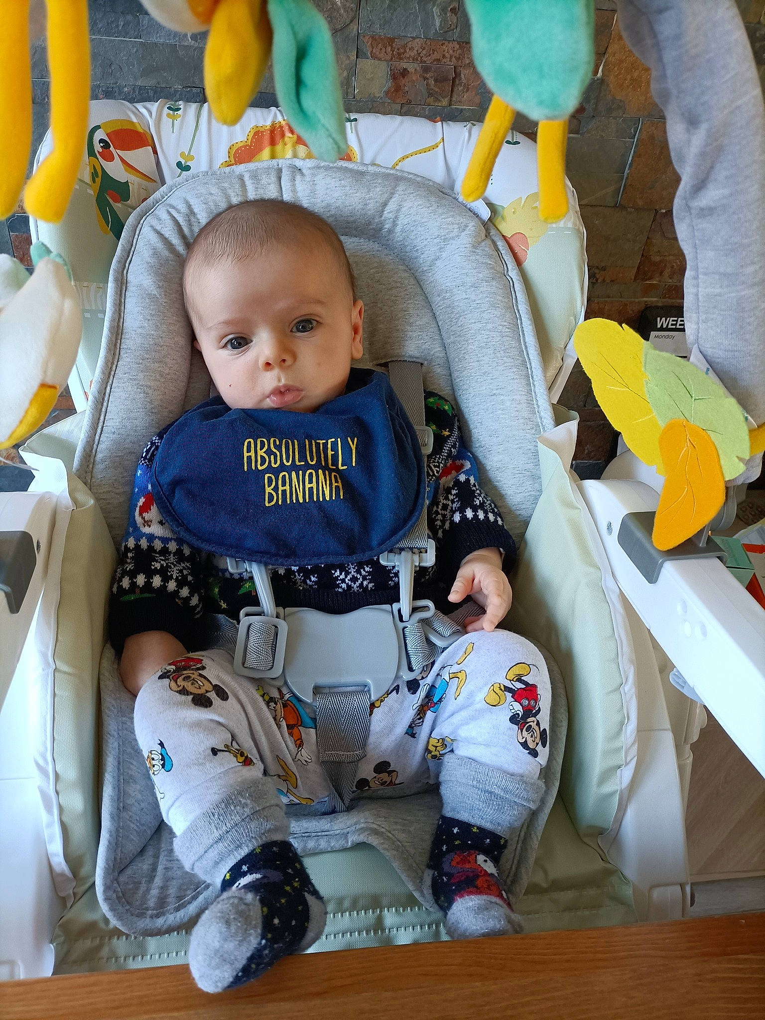 Diego participe au concours pour gagner de l'argent avec cette photo : baby, baby_carriage, baby_products, baby_toddler_clothing, chair, child, comfort, fun, head, lap, orange, person, room, sitting, snapshot, stuffed_toy, toddler, toy, vertebrate, white