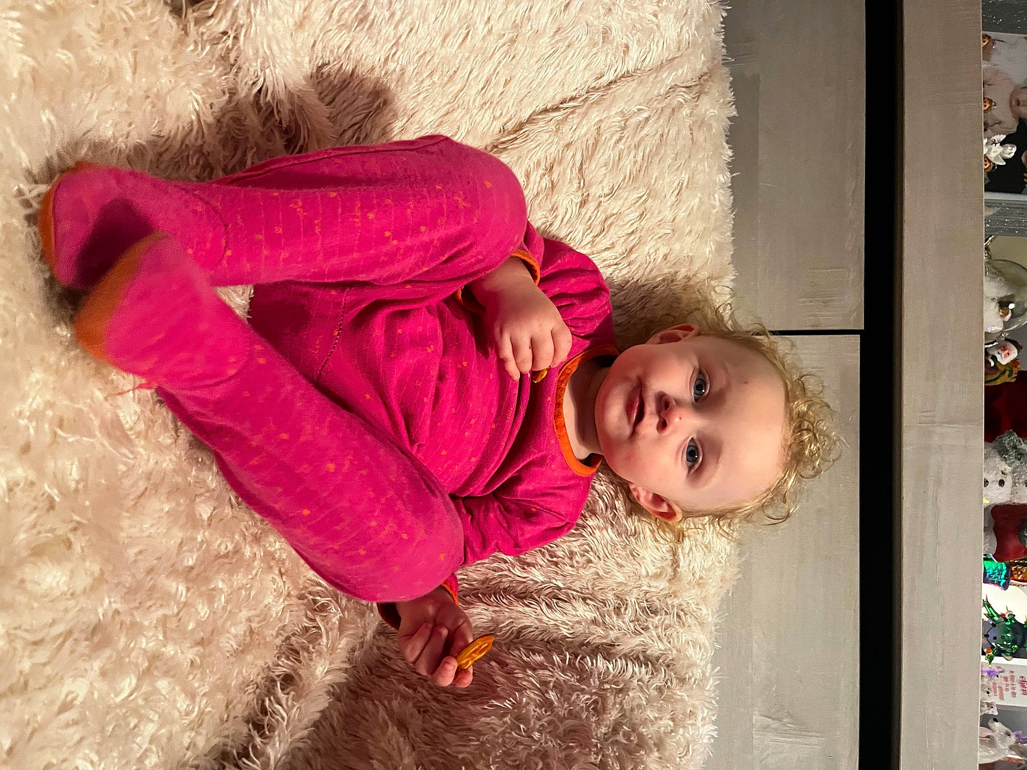 Lisa participe au concours pour gagner de l'argent avec cette photo : baby, child, fun, fur, grass, happy, magenta, pattern, person, pink, sitting, textile, tints_and_shades, toddler, tradition, tree, winter, wood
