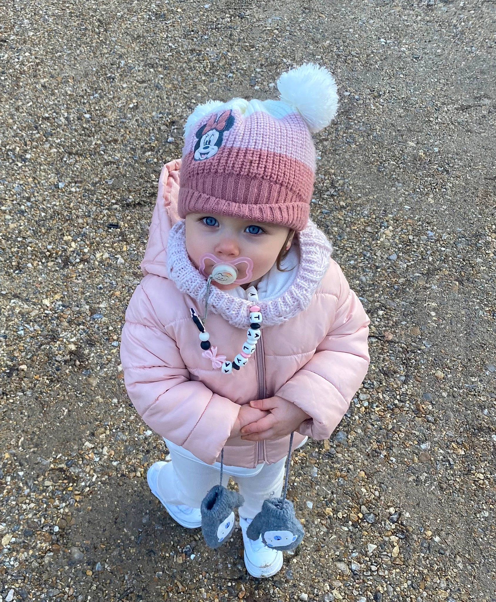 Katalya participe au concours pour gagner de l'argent avec cette photo : asphalt, baby, baby_toddler_clothing, beanie, cap, child, electric_blue, fashion_accessory, grass, head, headwear, knit_cap, pattern, people_in_nature, person, road_surface, sitting, sleeve, soil, toddler