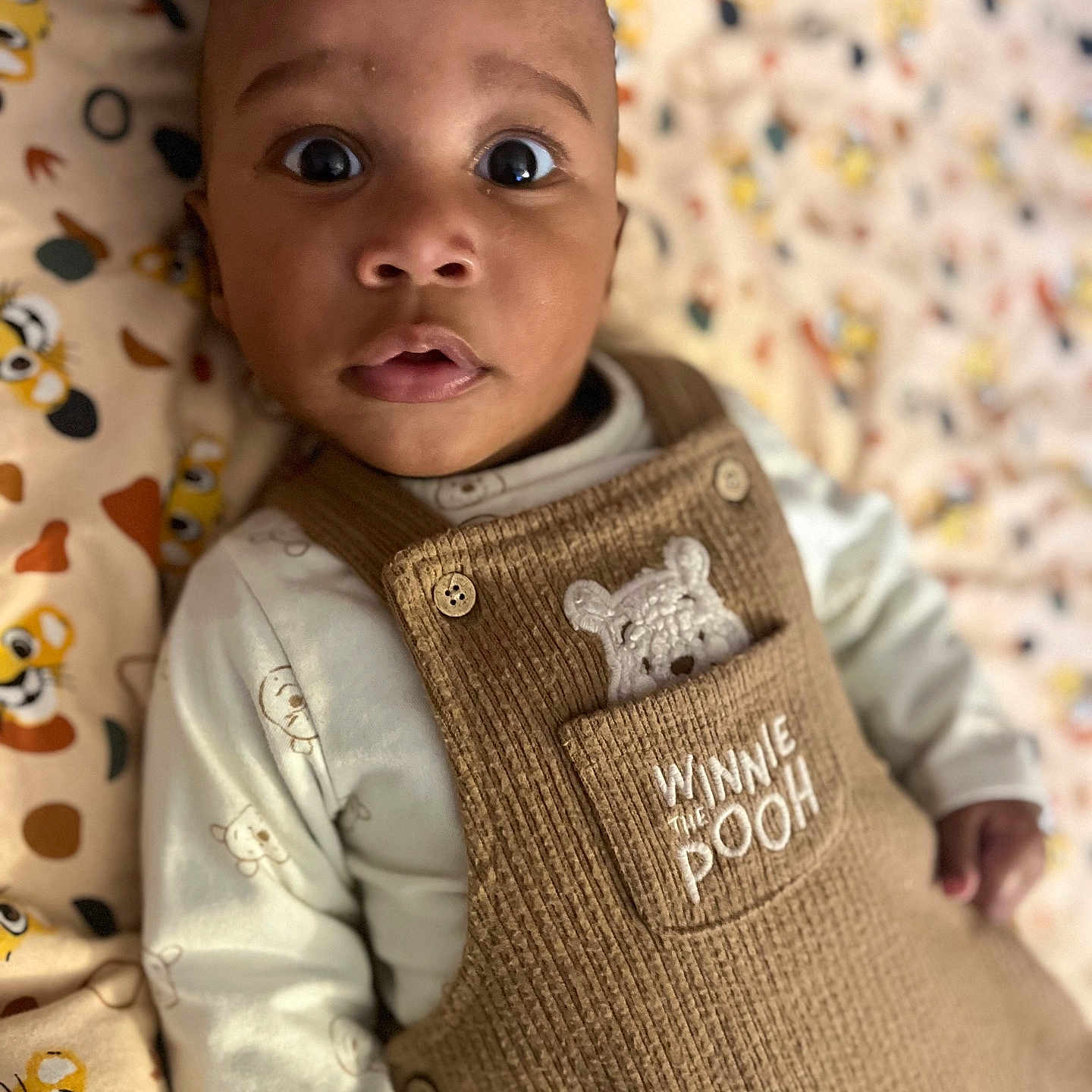 Sacha participe au concours pour gagner de l'argent avec cette photo : applique, baby, clothing, coat, face, happy, hat, head, jacket, knitwear, longsleeve, newborn, pants, pattern, person, photography, portrait, sleeve, smile, sweater