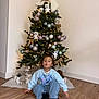 Lindsay participe au concours pour gagner de l'argent avec cette photo : bow, child, christmas_tree, cute, face, festive, floor, holiday_decor, home, indoor, jeans, lights, ornaments, playful, sitting, sweatshirt, teddy_bear, toddler, winter, wood_floor