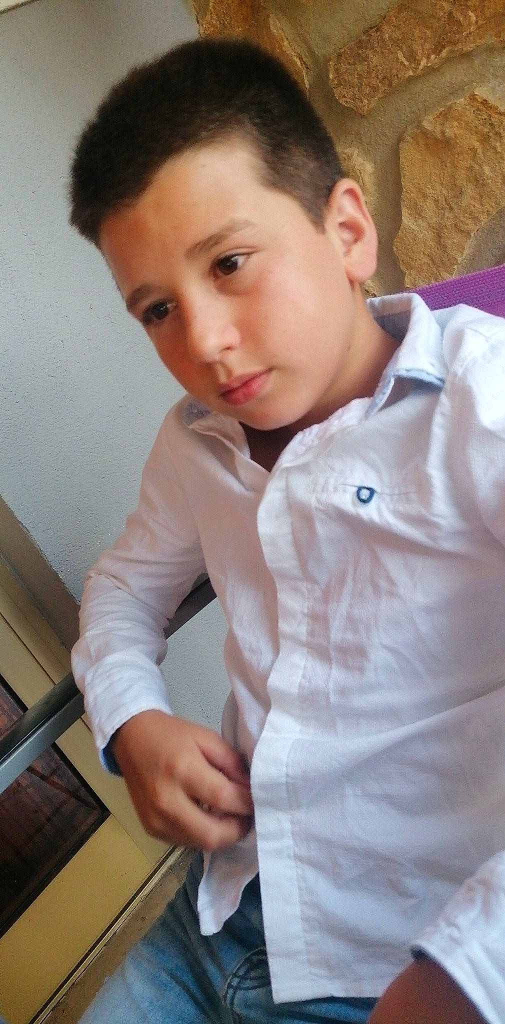 Lorenzo participe au concours pour gagner de l'argent avec cette photo : child, chin, muscle, person