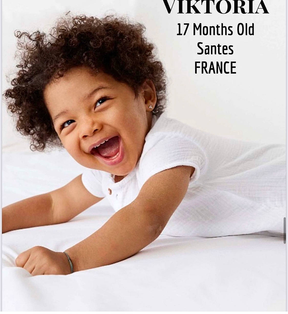 Viktoria a rejoint le concours — aidez-le/la à gagner de superbes lots ! baby, baby_sleeping, book_cover, child, chin, comfort, flash_photography, font, gesture, hair, happy, linens, person, photo_caption, publication, room, sleeve, smile, stock_photography, t_shirt