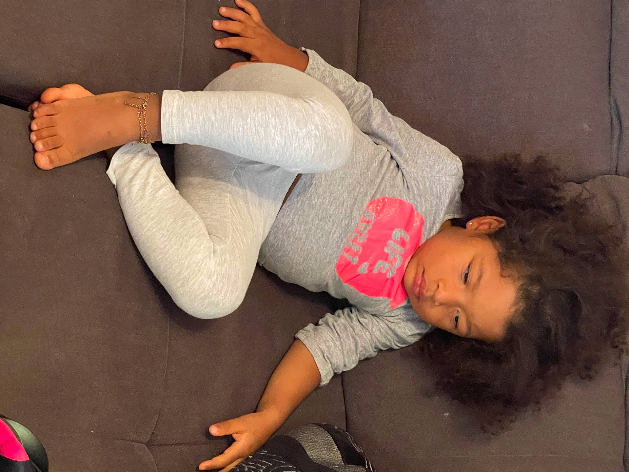 Viktoria participe au concours pour gagner de l'argent avec cette photo : arm, black_hair, blond, comfort, elbow, flash_photography, flooring, gesture, human_body, human_leg, joint, knee, leg, long_hair, person, shoulder, skin, textile, thigh, trunk