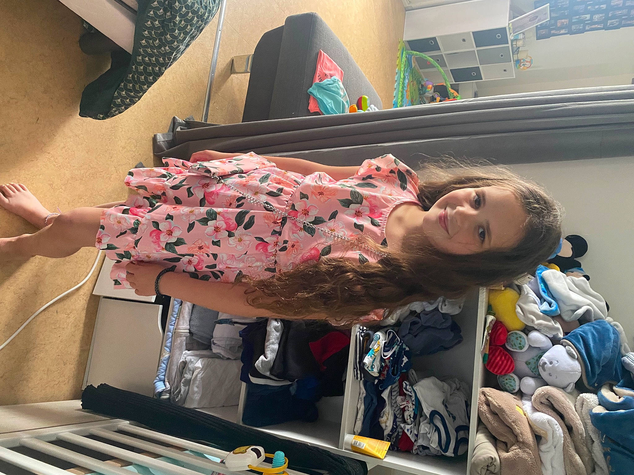 Melina a rejoint le concours — aidez-le/la à gagner de superbes lots ! child, comfort, fashion_design, flesh, fun, human_leg, joy, machine, pattern, person, room, thigh, toddler