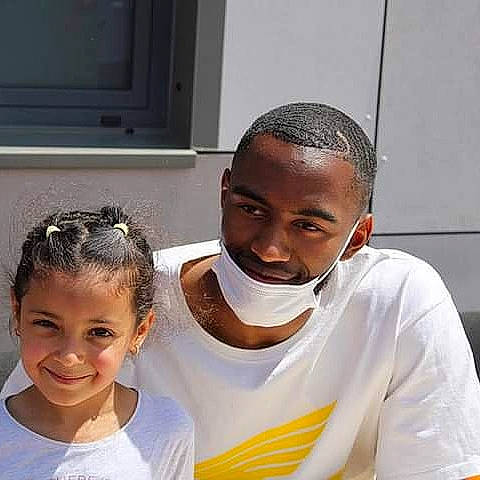 Yassmine participe au concours pour gagner de l'argent avec cette photo : beard, black_hair, chest, child, chin, cool, event, eyebrow, eyelash, forehead, fun, gesture, hairstyle, happy, jewellery, joy, nose, person, skin, smile