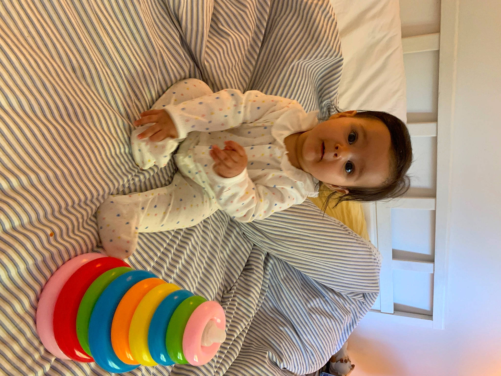 Ava a rejoint le concours — aidez-le/la à gagner de superbes lots ! baby, baby_products, baby_toddler_clothing, child, comfort, cone, eye, finger, hand, happy, head, headgear, human_body, nail, person, sleeve, smile, surprise, tableware, thigh