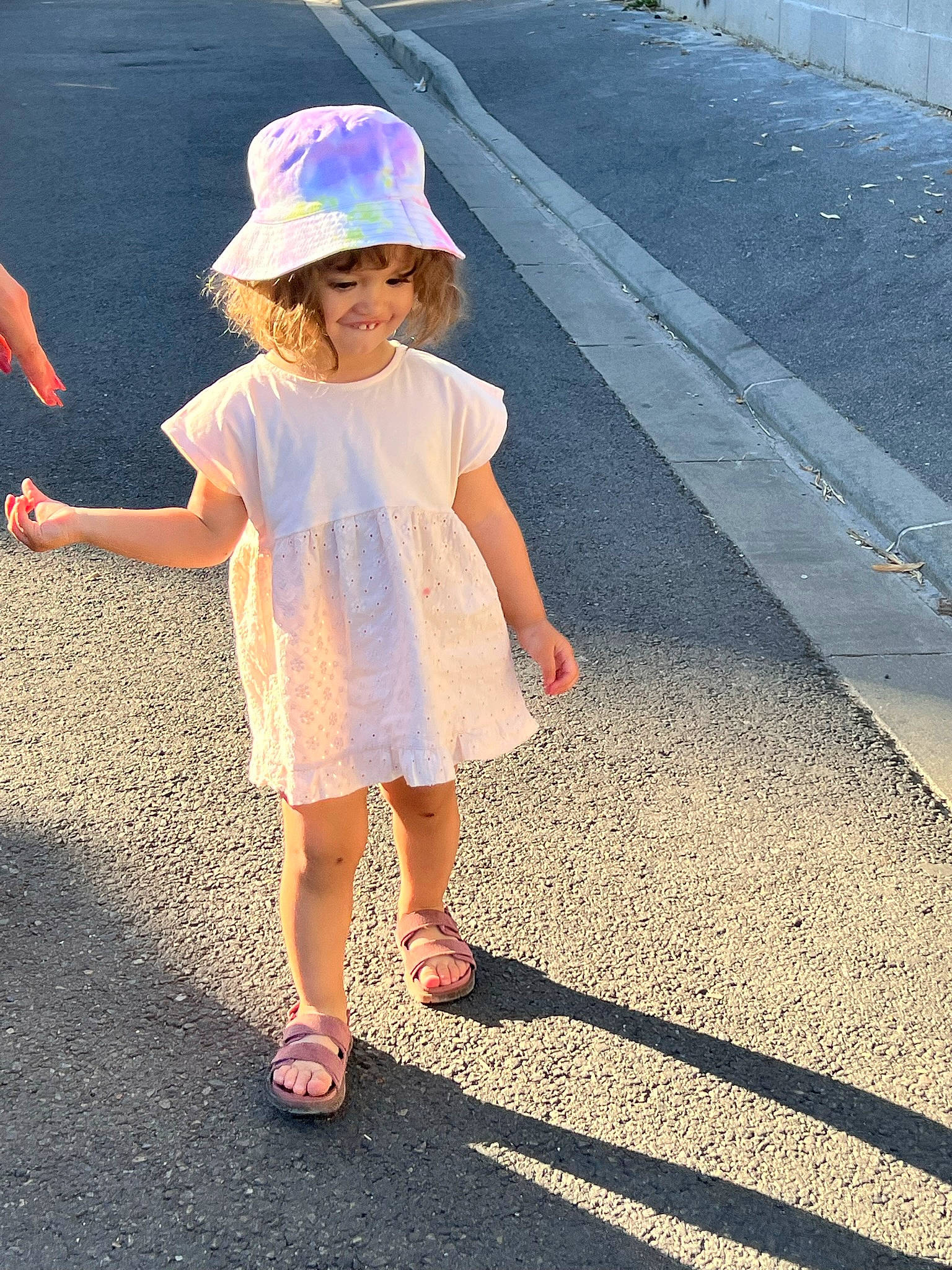 Béatrice a rejoint le concours — aidez-le/la à gagner de superbes lots ! asphalt, baby_toddler_clothing, child, day_dress, dress, electric_blue, fun, hairstyle, happy, hat, infrastructure, joy, leisure, people_in_nature, person, pink, road, road_surface, smile, sun_hat