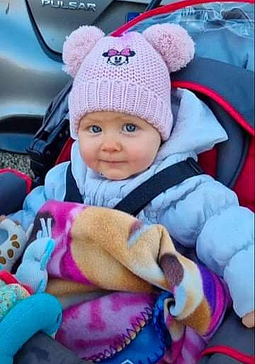 Naomy a rejoint le concours — aidez-le/la à gagner de superbes lots ! baby, baby_toddler_clothing, cap, car_seat, cheek, child, comfort, facial_expression, headgear, headwear, knit_cap, outerwear, people, person, pink, product, purple, skin, smile, textile