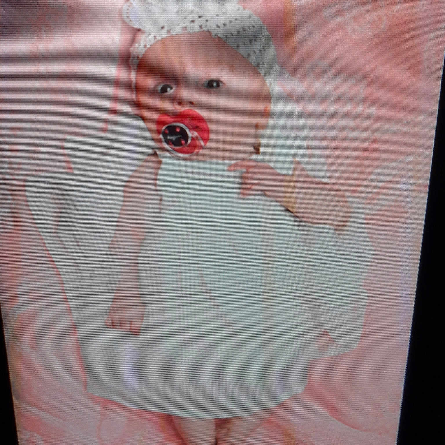 Alyson a rejoint le concours — aidez-le/la à gagner de superbes lots ! art, baby, cheek, child, face, facial_expression, head, lip, pink, portrait, skin, smile, textile, toddler