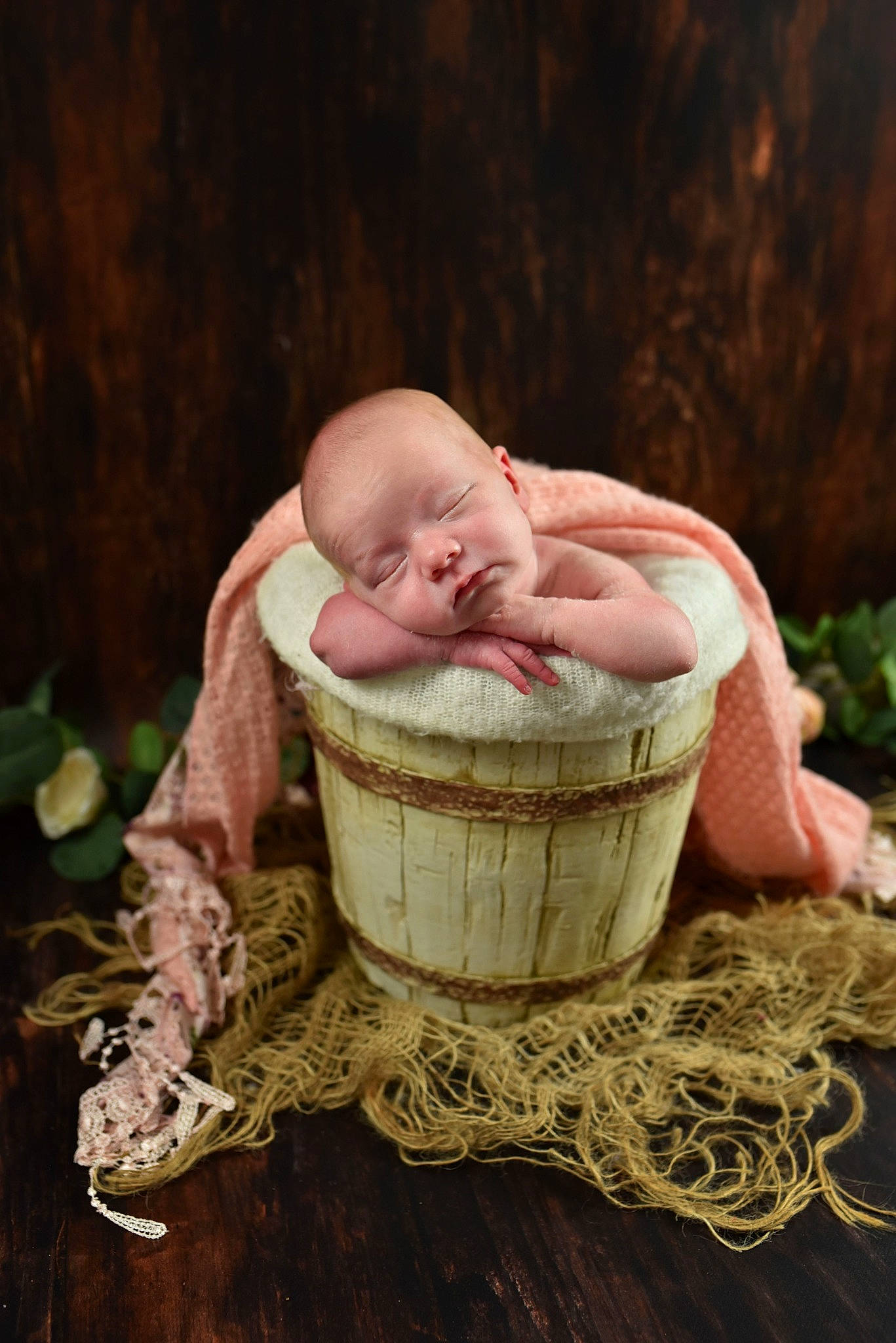 Charlye participe au concours pour gagner de l'argent avec cette photo : baby, baby_products, baby_toddler_clothing, basket, child, comfort, event, eye, flash_photography, grass, happy, infant_bed, linens, people_in_nature, person, sitting, storage_basket, toddler, wicker, wood
