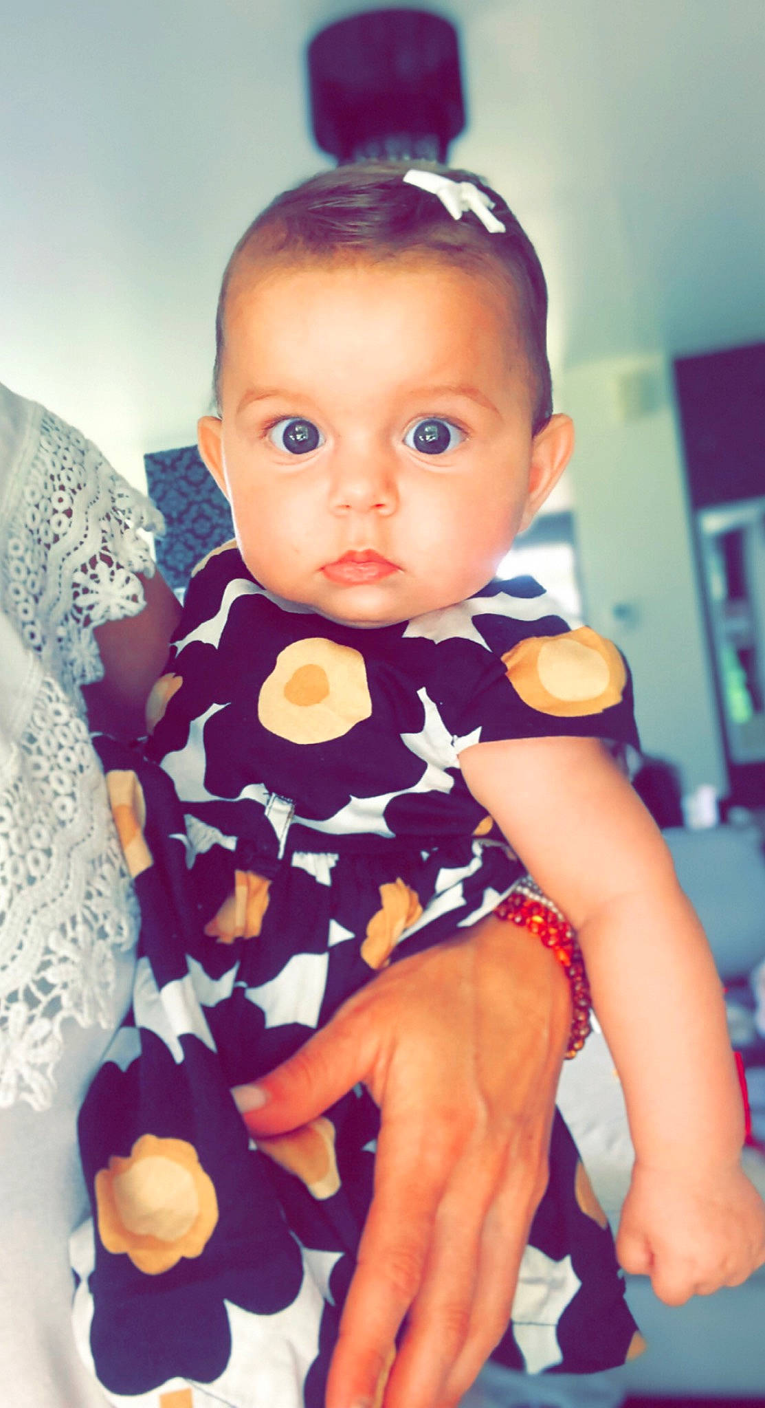 Seyana a rejoint le concours — aidez-le/la à gagner de superbes lots ! baby, baby_toddler_clothing, cheek, child, day_dress, dress, electric_blue, eyelash, fashion_design, fun, happy, human_leg, one_piece_garment, organ, pattern, person, purple, sitting, skin, sleeve