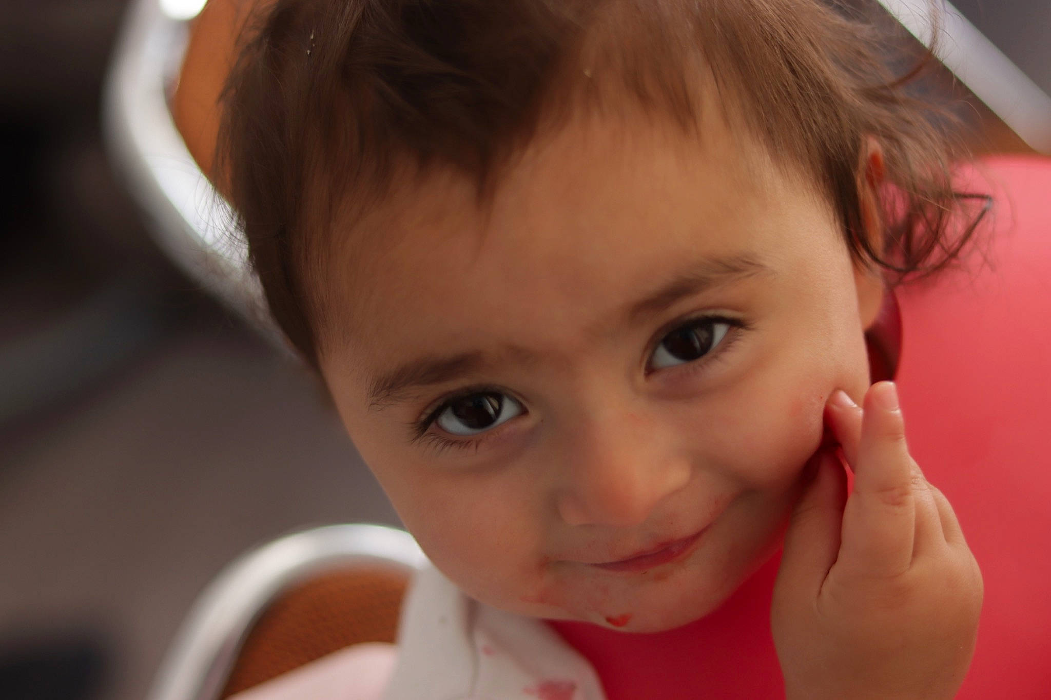 Alaïa a rejoint le concours — aidez-le/la à gagner de superbes lots ! cheek, chin, ear, eye, eyebrow, eyelash, face, finger, forehead, gesture, happy, head, iris, joy, lip, mouth, neck, nose, person, skin