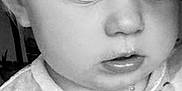 Lizya participe au concours pour gagner de l'argent avec cette photo : child, toddler, face, portrait, black_and_white, curious, expression, clothing, pattern, soft_lighting, closeup, young, person, indoors, cute, small, innocent, baby, head, looking
